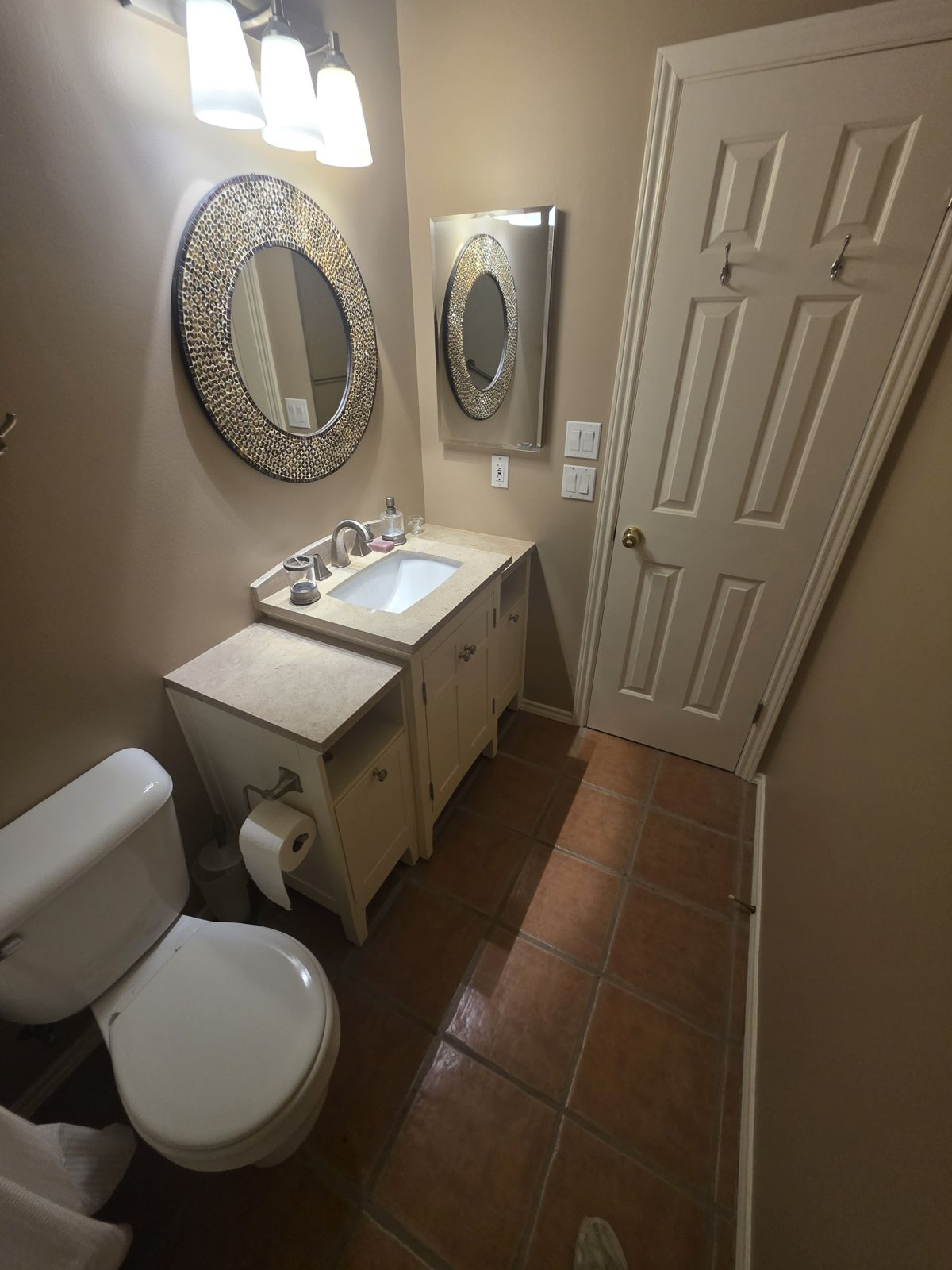 SW Austin furnished room + private bath for a travel nurse - Photo 6