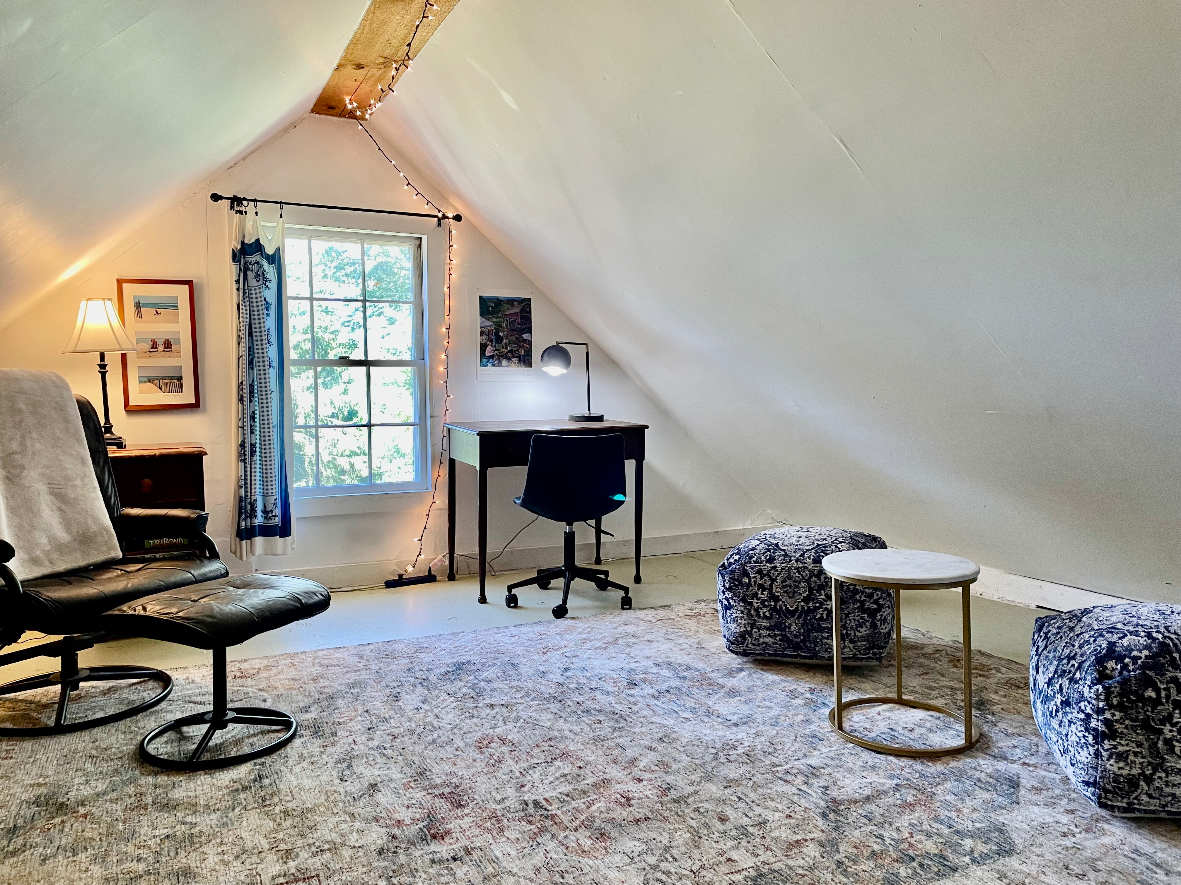 Cozy Mountain View Loft | Private Deck + Workspace - Photo 5