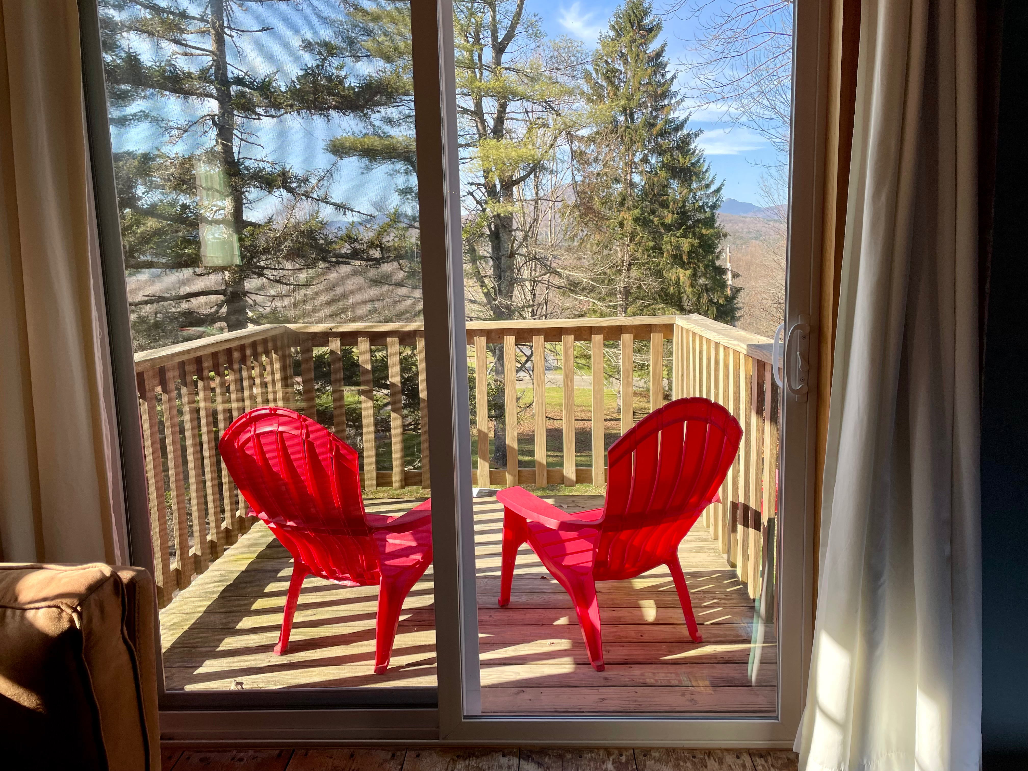 Cozy Mountain View Loft | Private Deck + Workspace - Photo 7