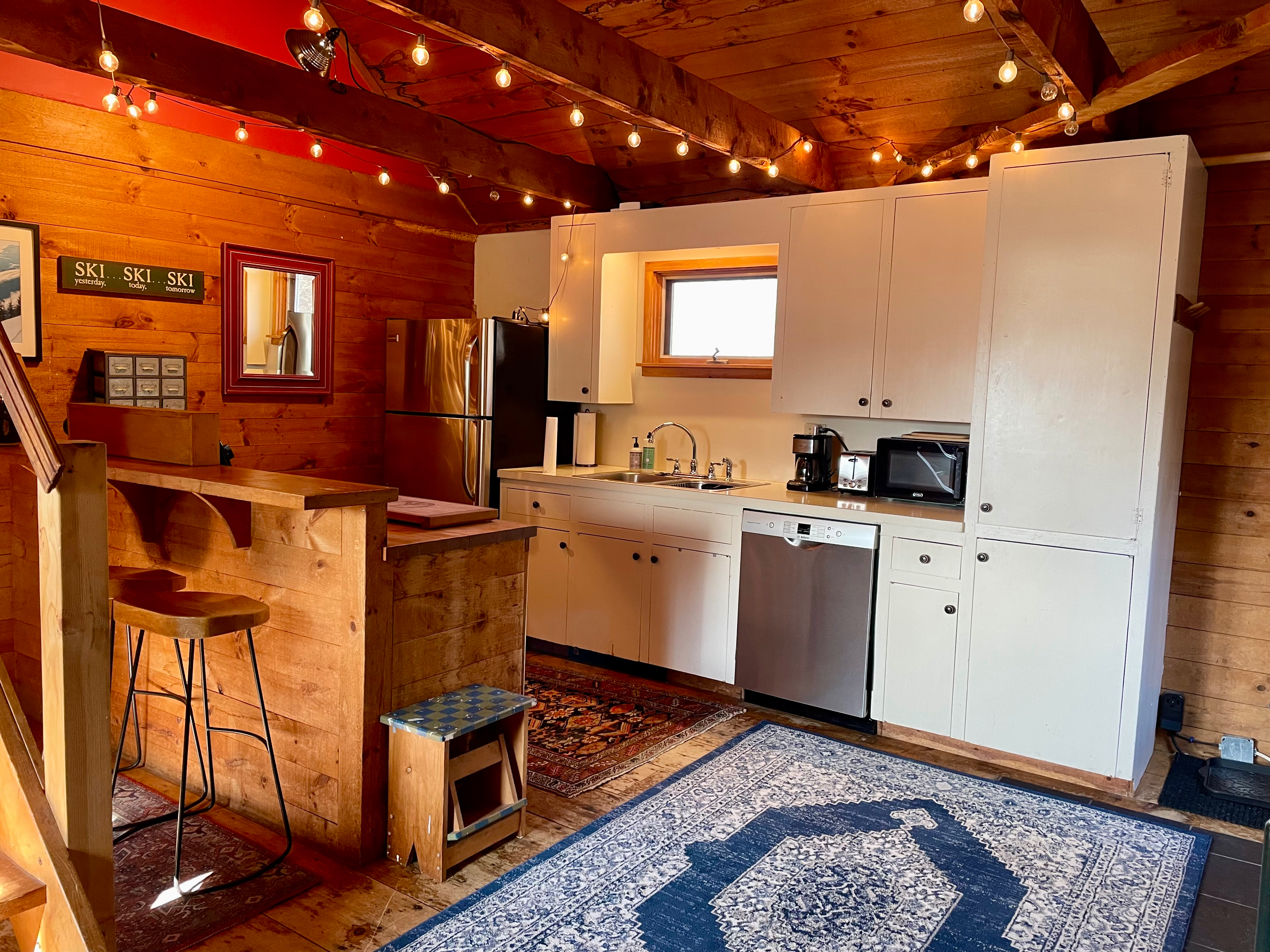 Cozy Mountain View Loft | Private Deck + Workspace - Photo 2