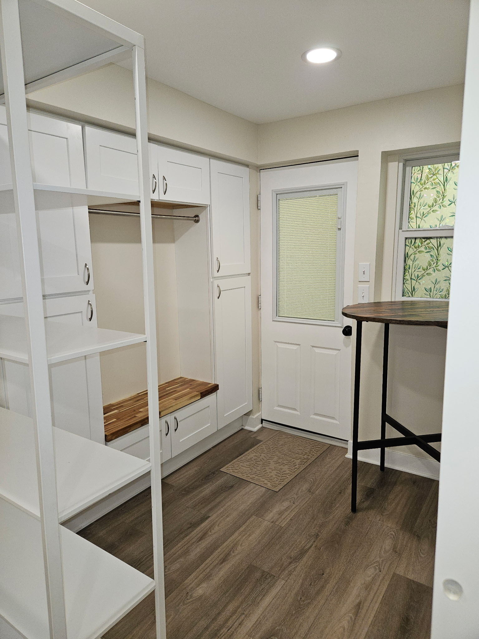 Furnished, newly renovated English basement - Photo 5