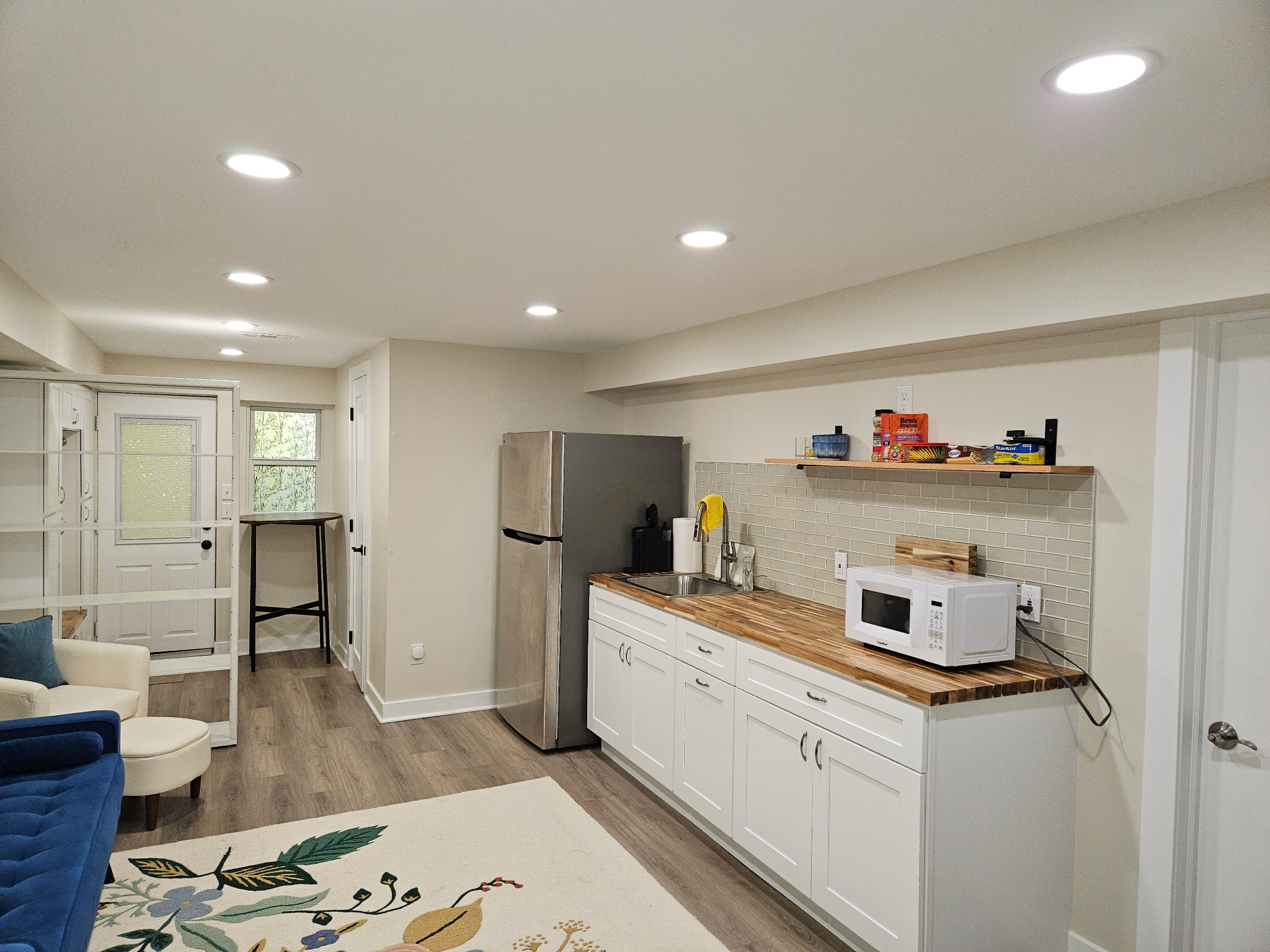 Furnished, newly renovated English basement - Photo 8