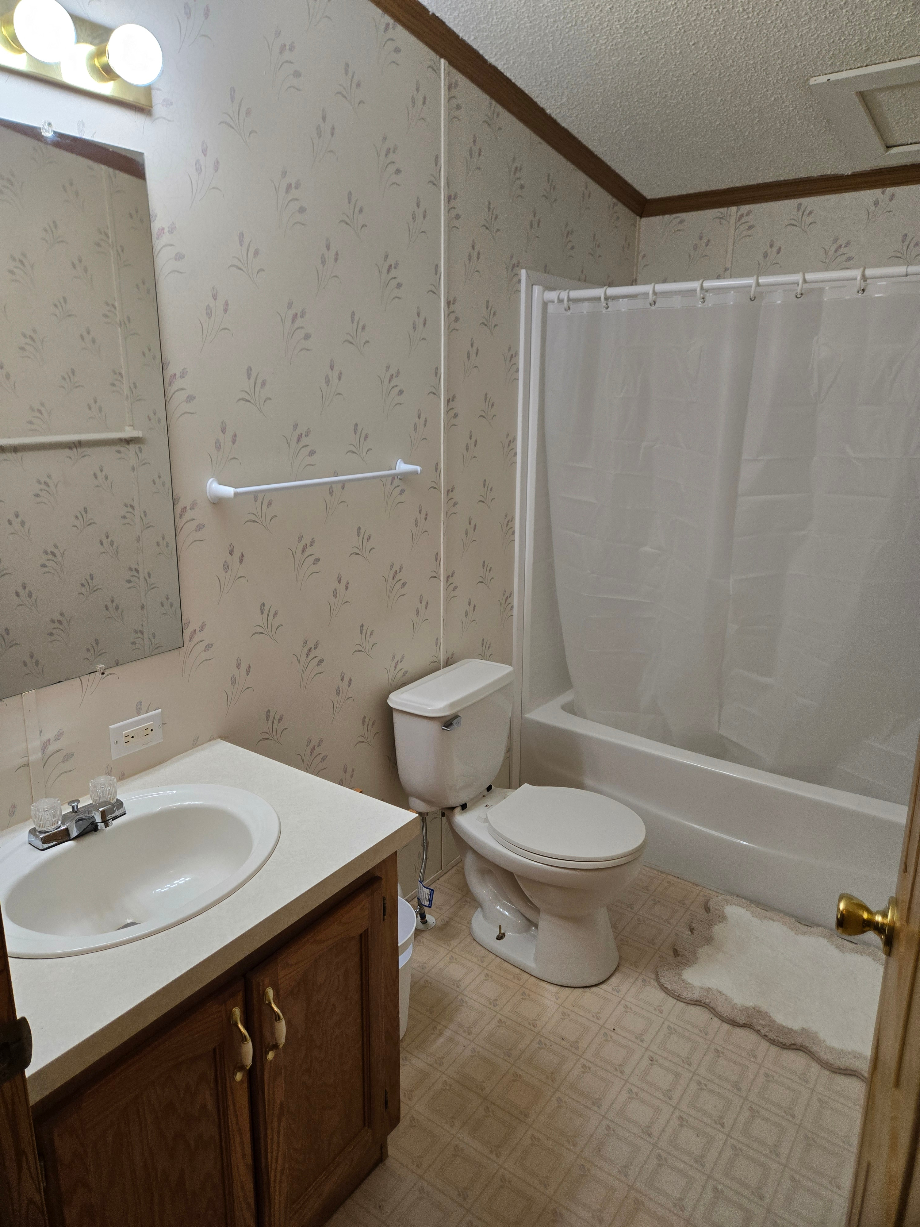 Affordable Private Bedroom - Photo 3