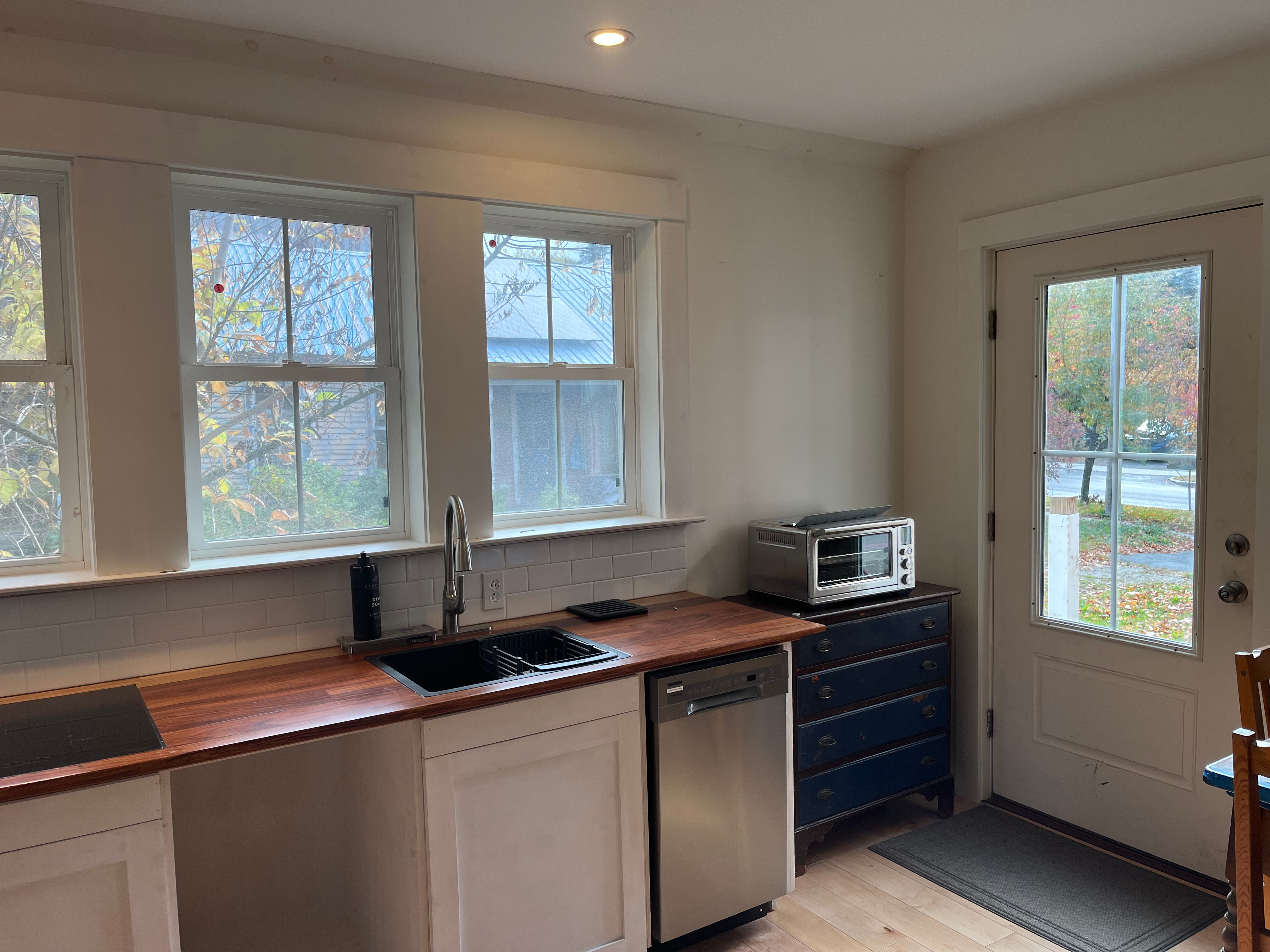 Move-in-Ready 1BR/1BA Apartment Retreat in Convenient Location - Photo 6