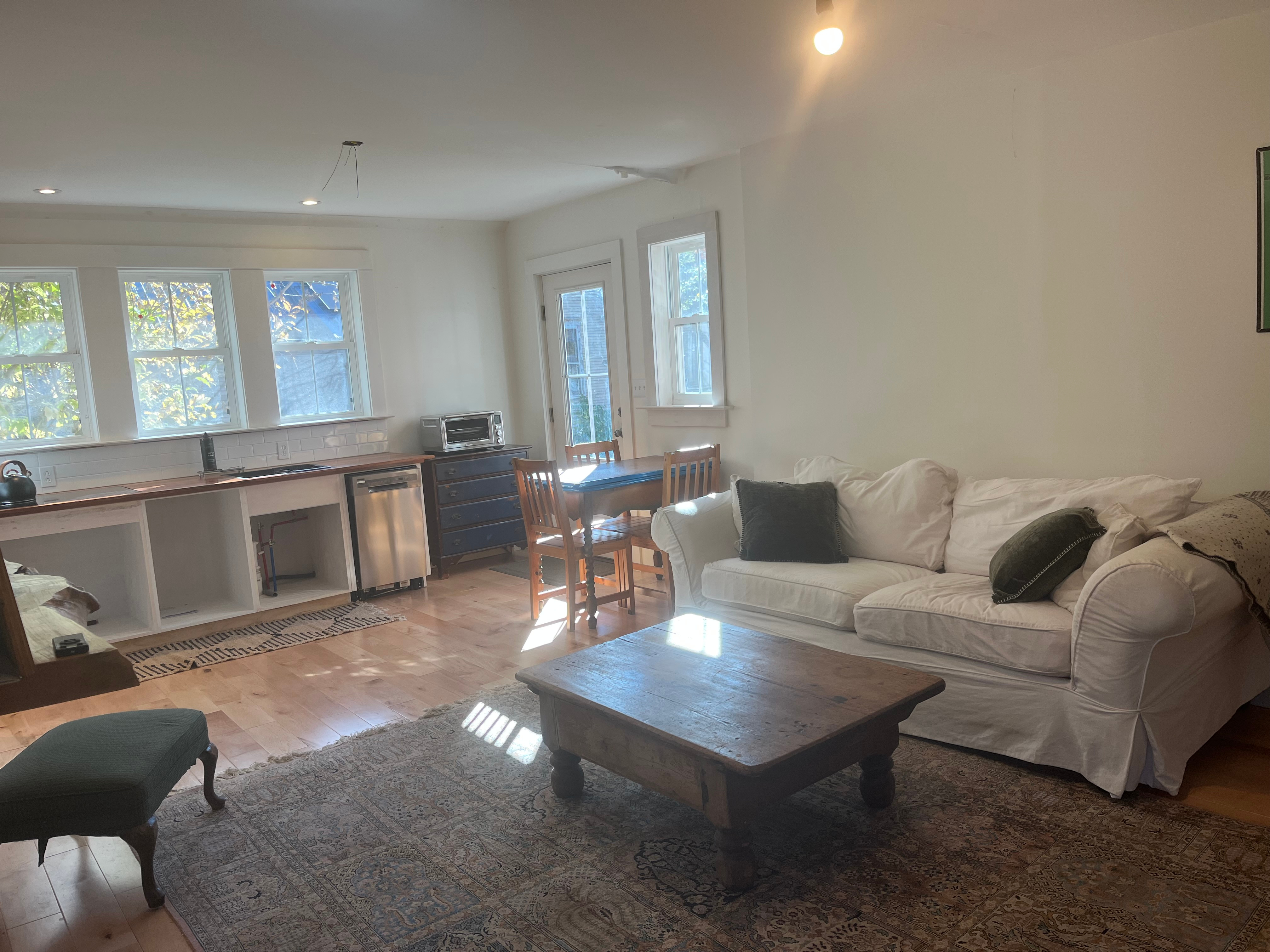 Move-in-Ready 1BR/1BA Apartment Retreat in Convenient Location - Photo 2