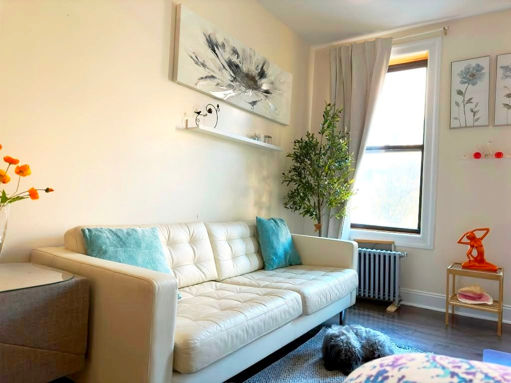 Furnished Private Room in Brooklyn | 5-Min Walk to 2/5 Subway | Ideal for Monthly Stays - Photo 3