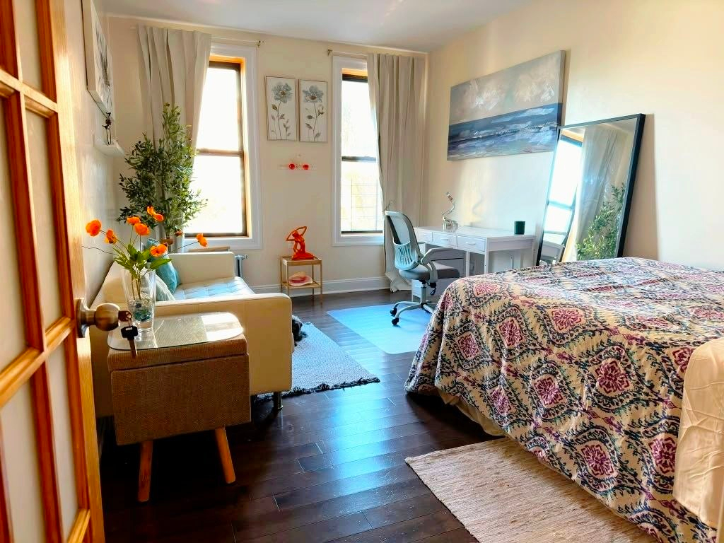 Furnished Private Room in Brooklyn | 5-Min Walk to 2/5 Subway | Ideal for Monthly Stays - Photo 1