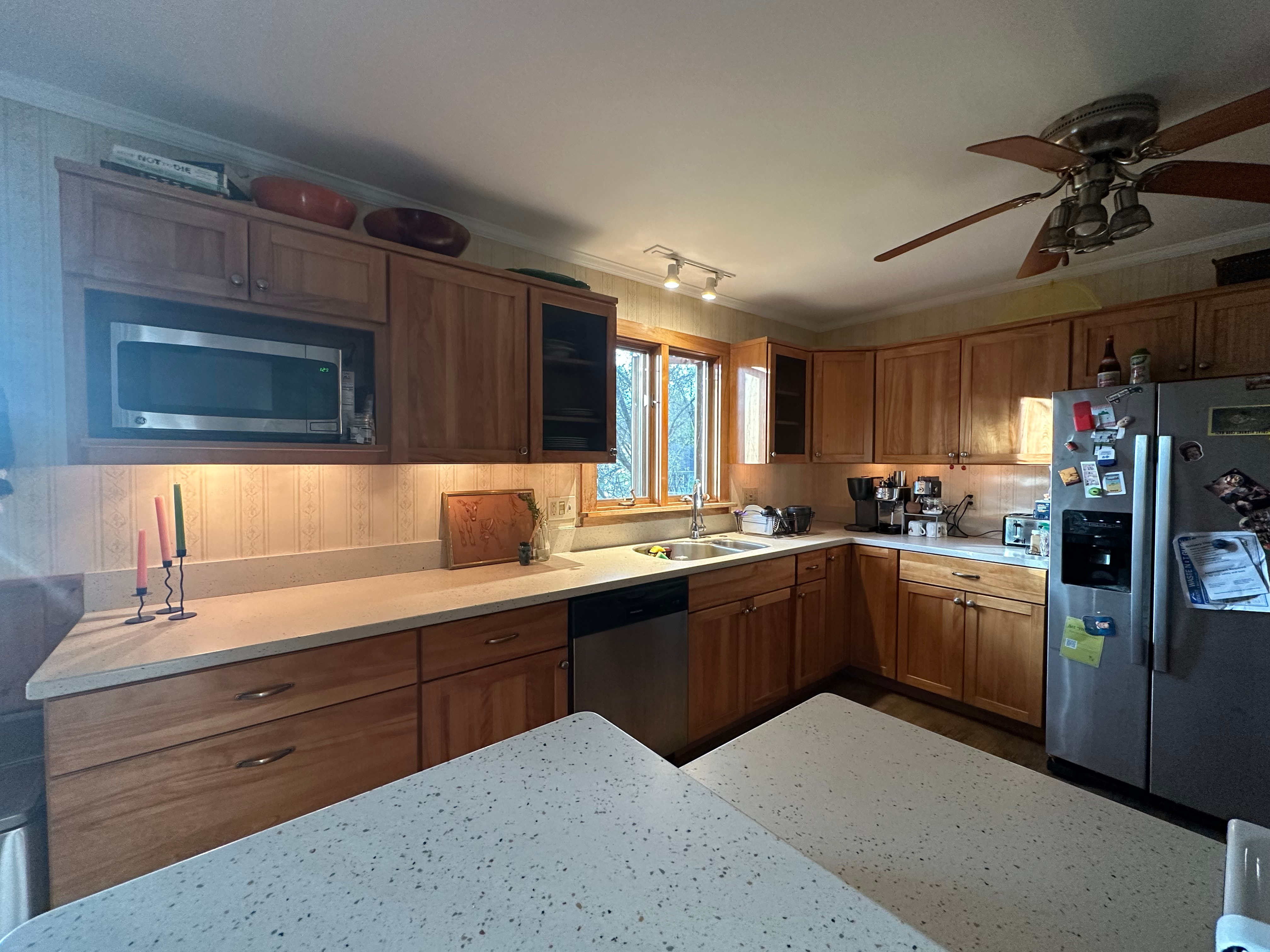 Three Bedroom Home with a View! - Photo 8