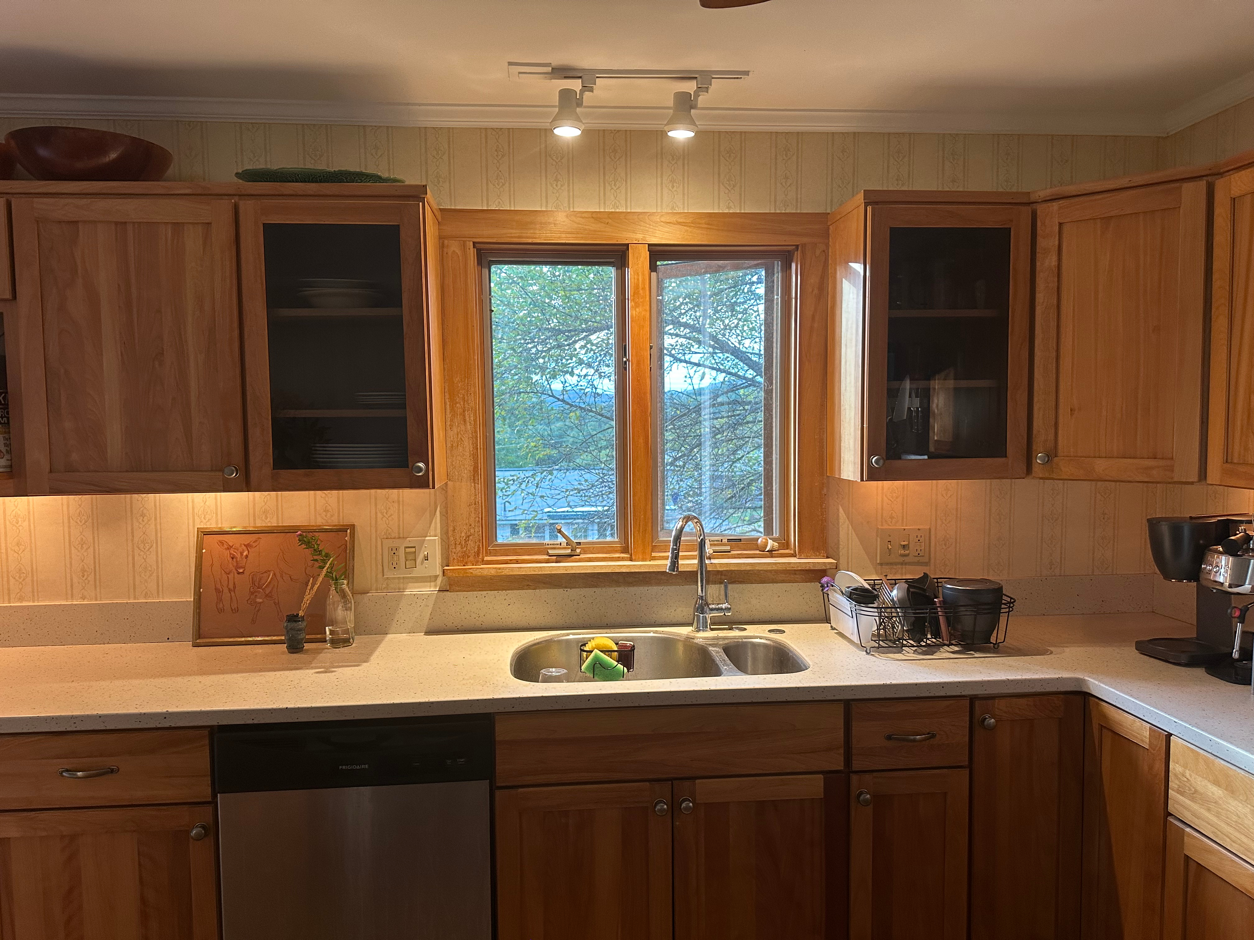 Three Bedroom Home with a View! - Photo 9