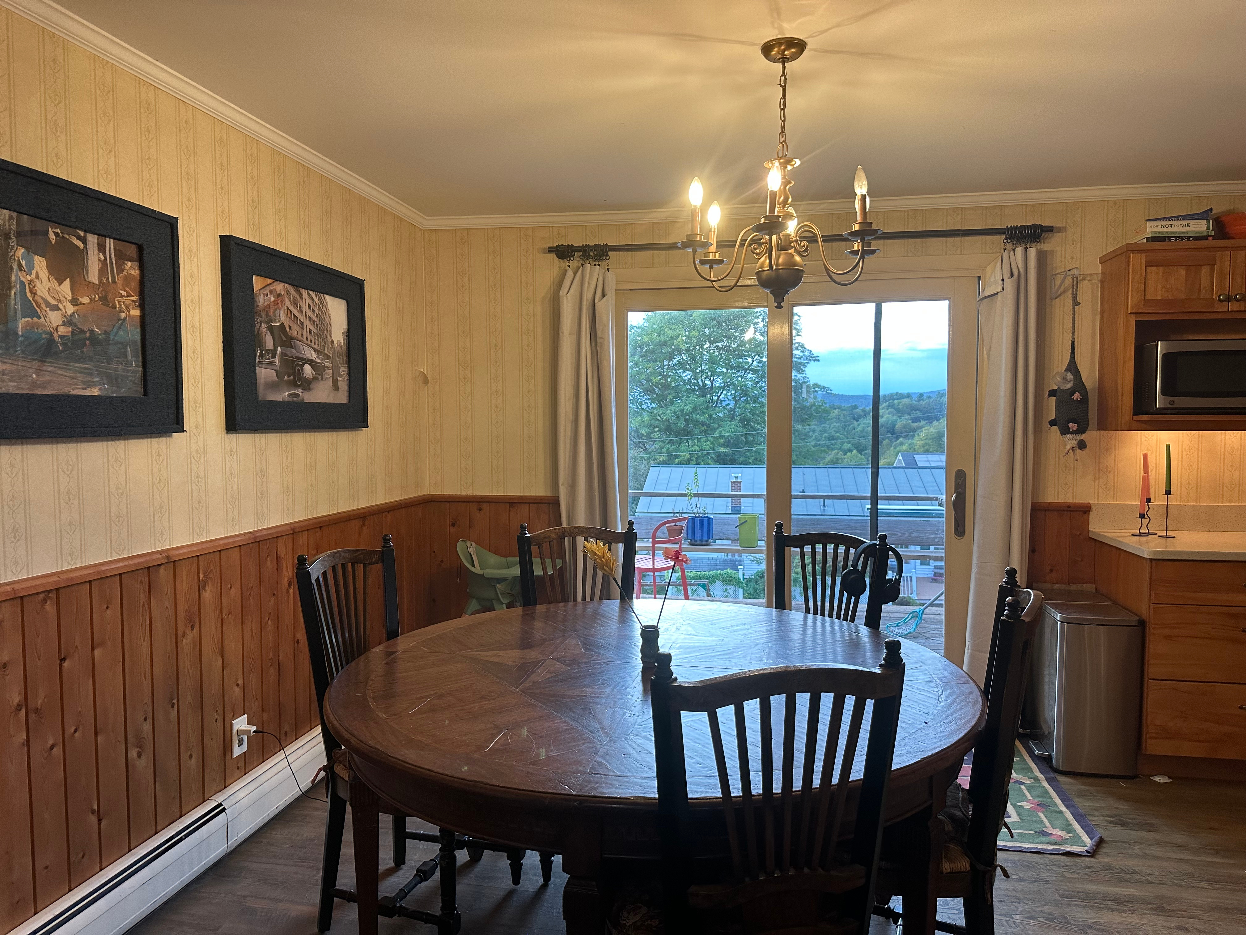 Three Bedroom Home with a View! - Photo 10