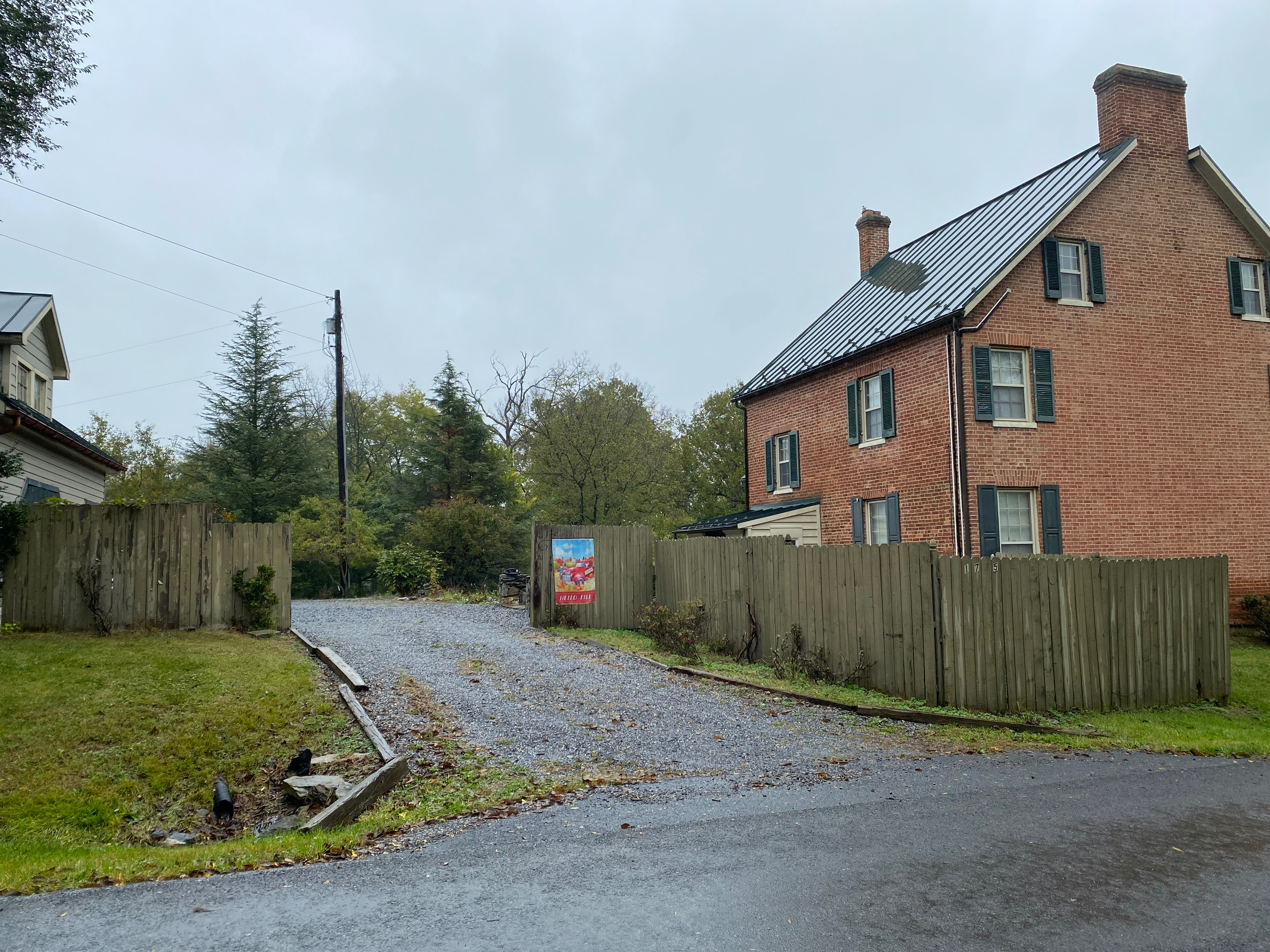 Historic Newcomer Mansion - Photo 2