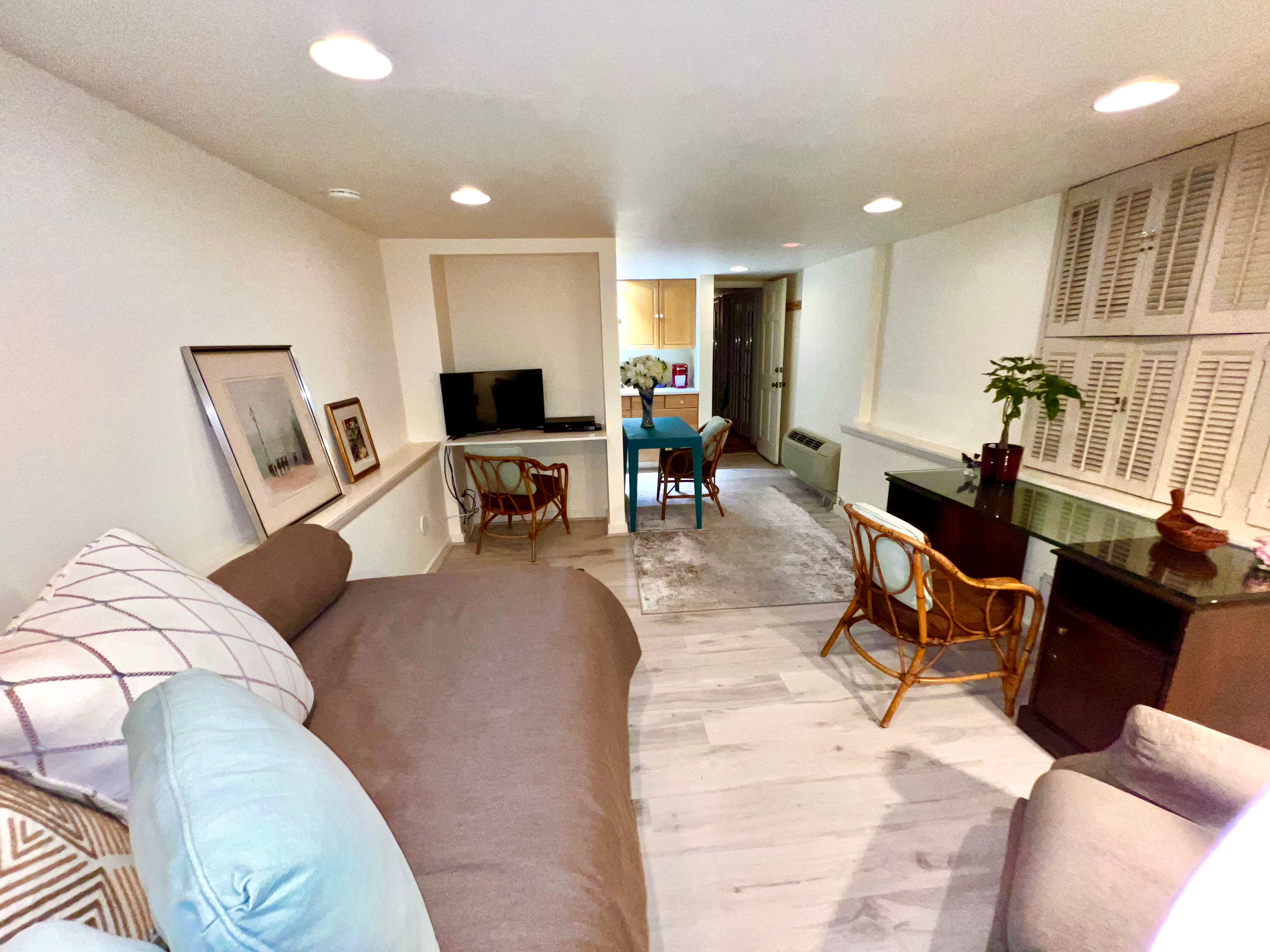 Quiet, Comfortable Studio Apartment - Photo 4