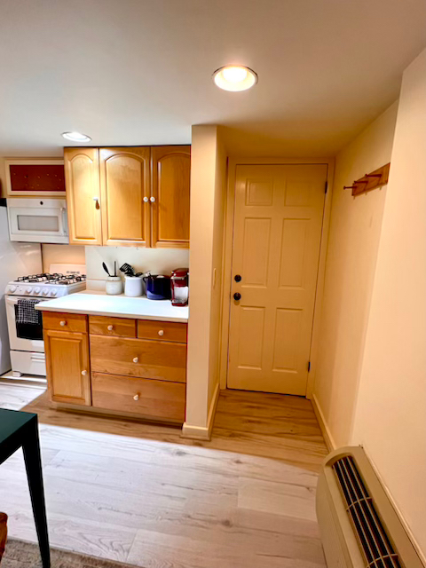 Quiet, Comfortable Studio Apartment - Photo 10