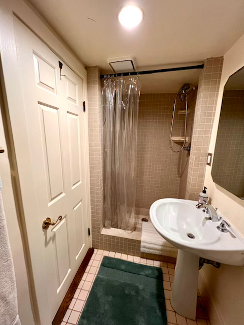 Quiet, Comfortable Studio Apartment - Photo 12