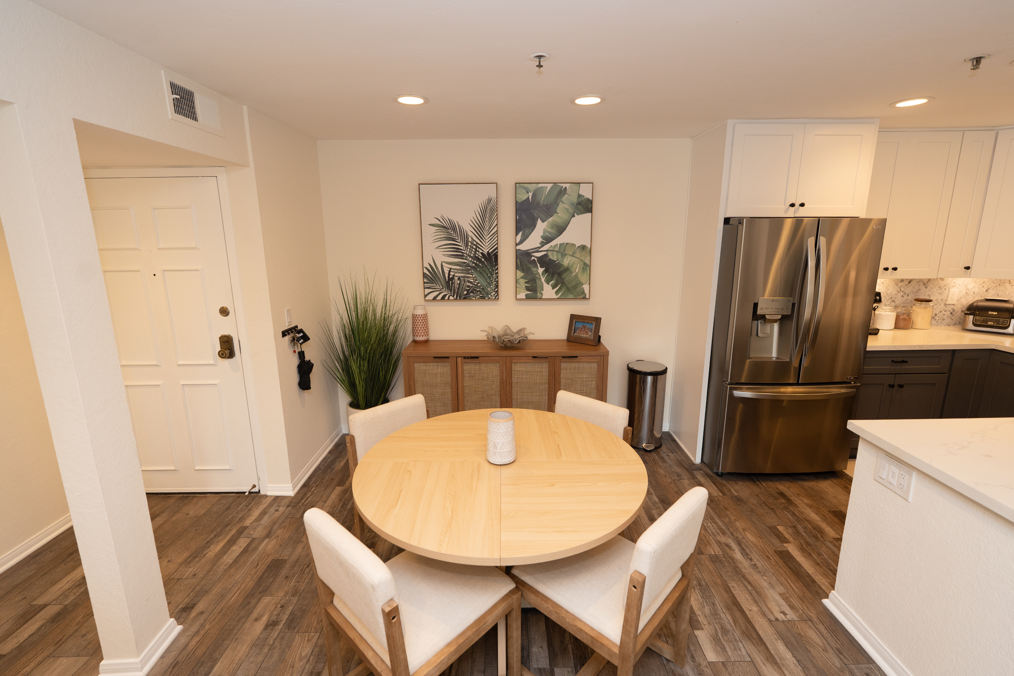 Private Master Suite in Shared 2B/2B Condo - Centrally Located, Resort-Style Complex - Photo 6