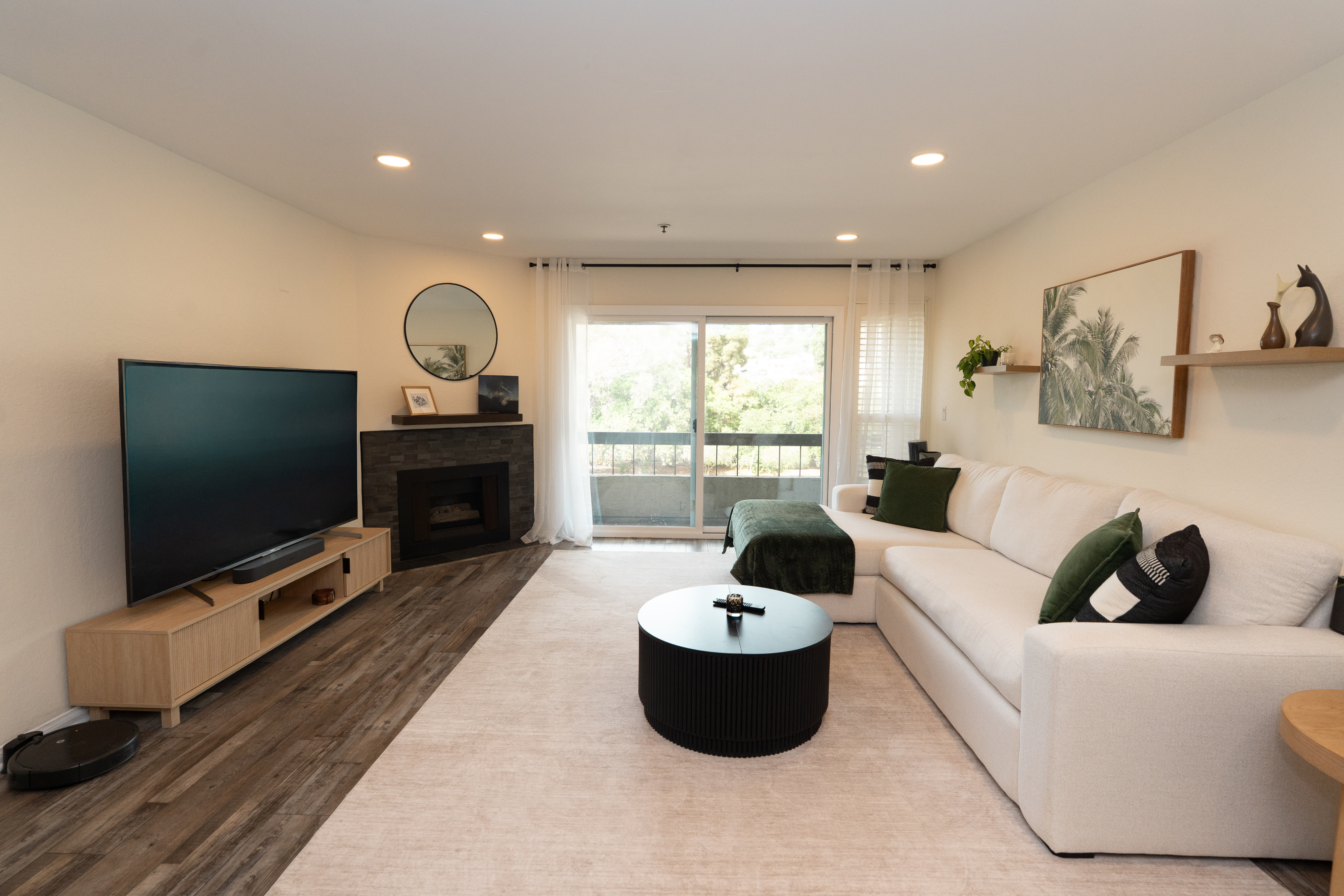 Private Master Suite in Shared 2B/2B Condo - Centrally Located, Resort-Style Complex - Photo 3