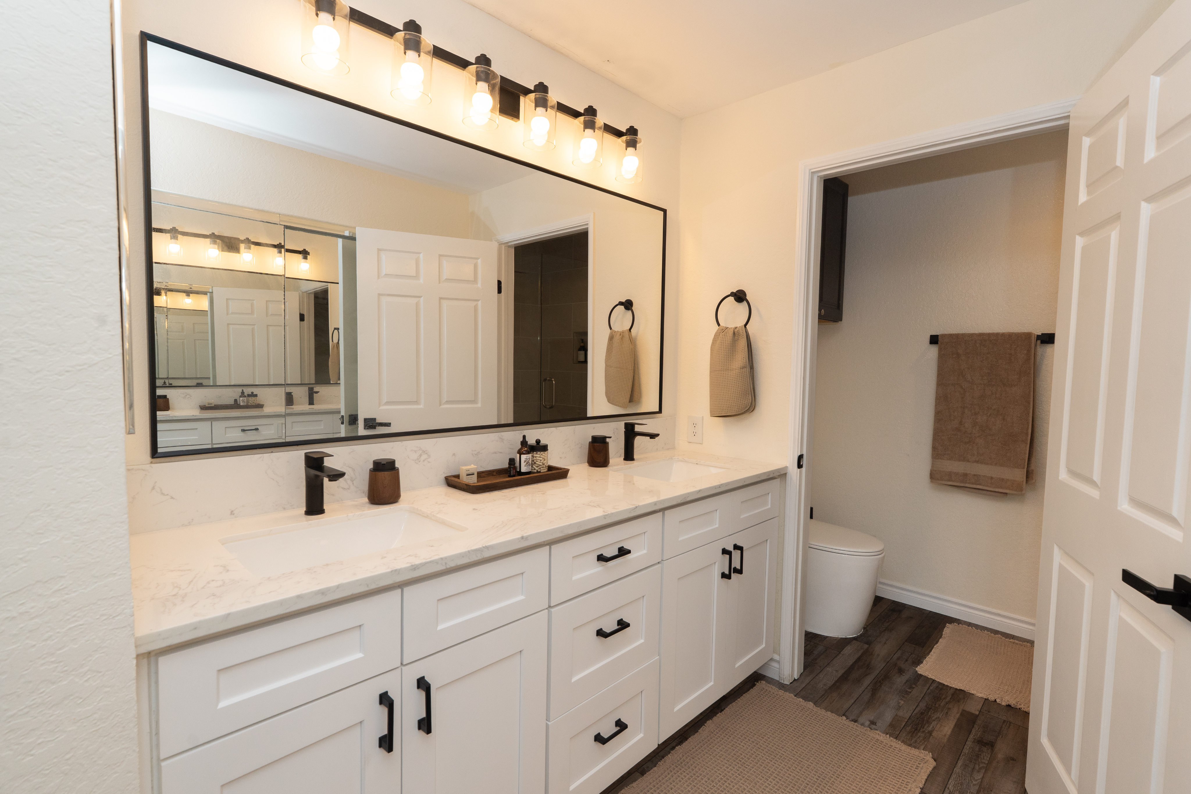 Private Master Suite in Shared 2B/2B Condo - Centrally Located, Resort-Style Complex - Photo 2