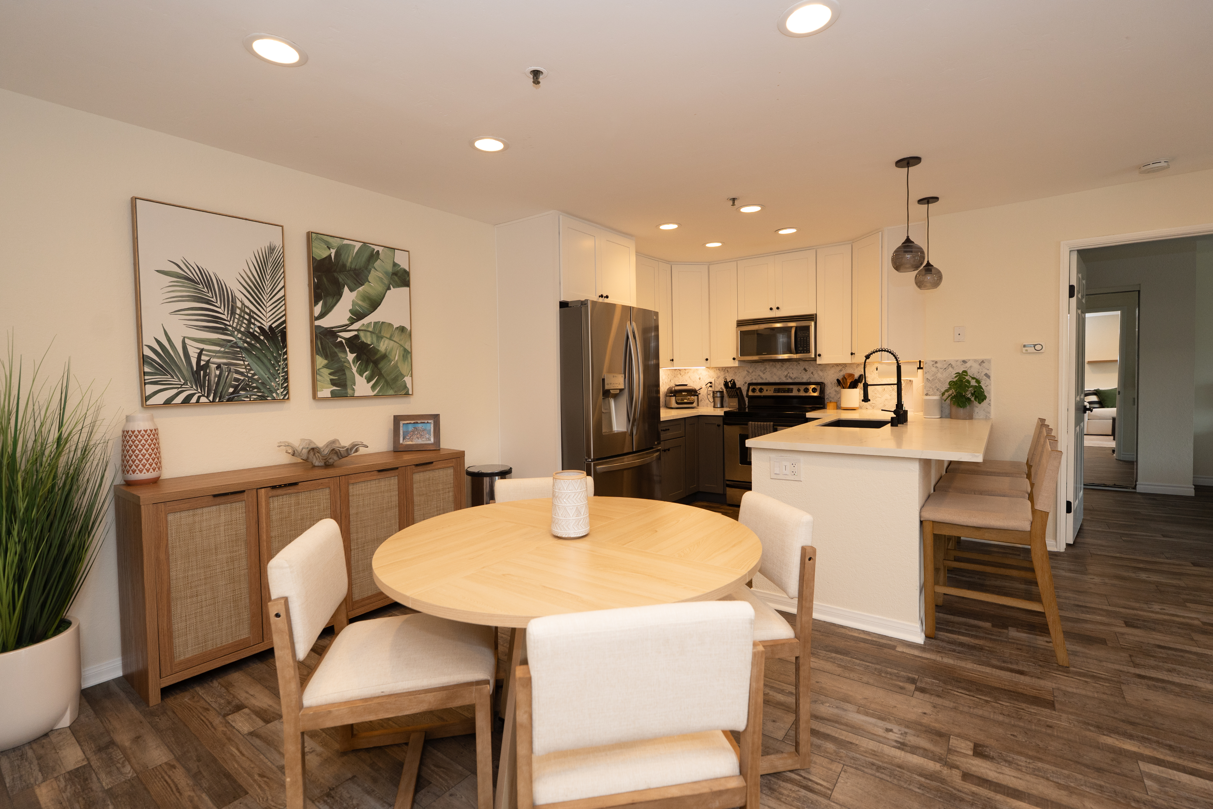 Private Master Suite in Shared 2B/2B Condo - Centrally Located, Resort-Style Complex - Photo 4