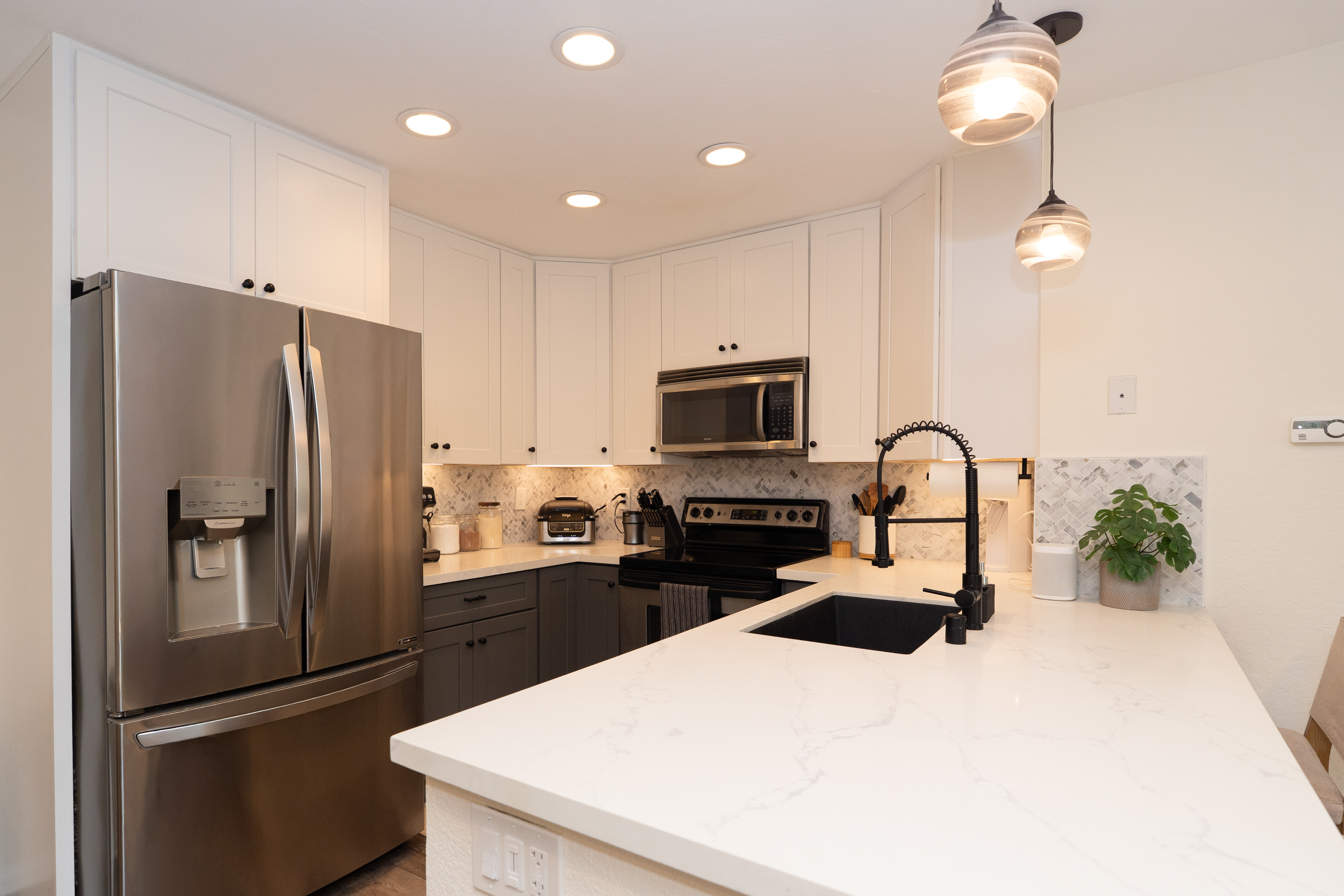 Private Master Suite in Shared 2B/2B Condo - Centrally Located, Resort-Style Complex - Photo 5