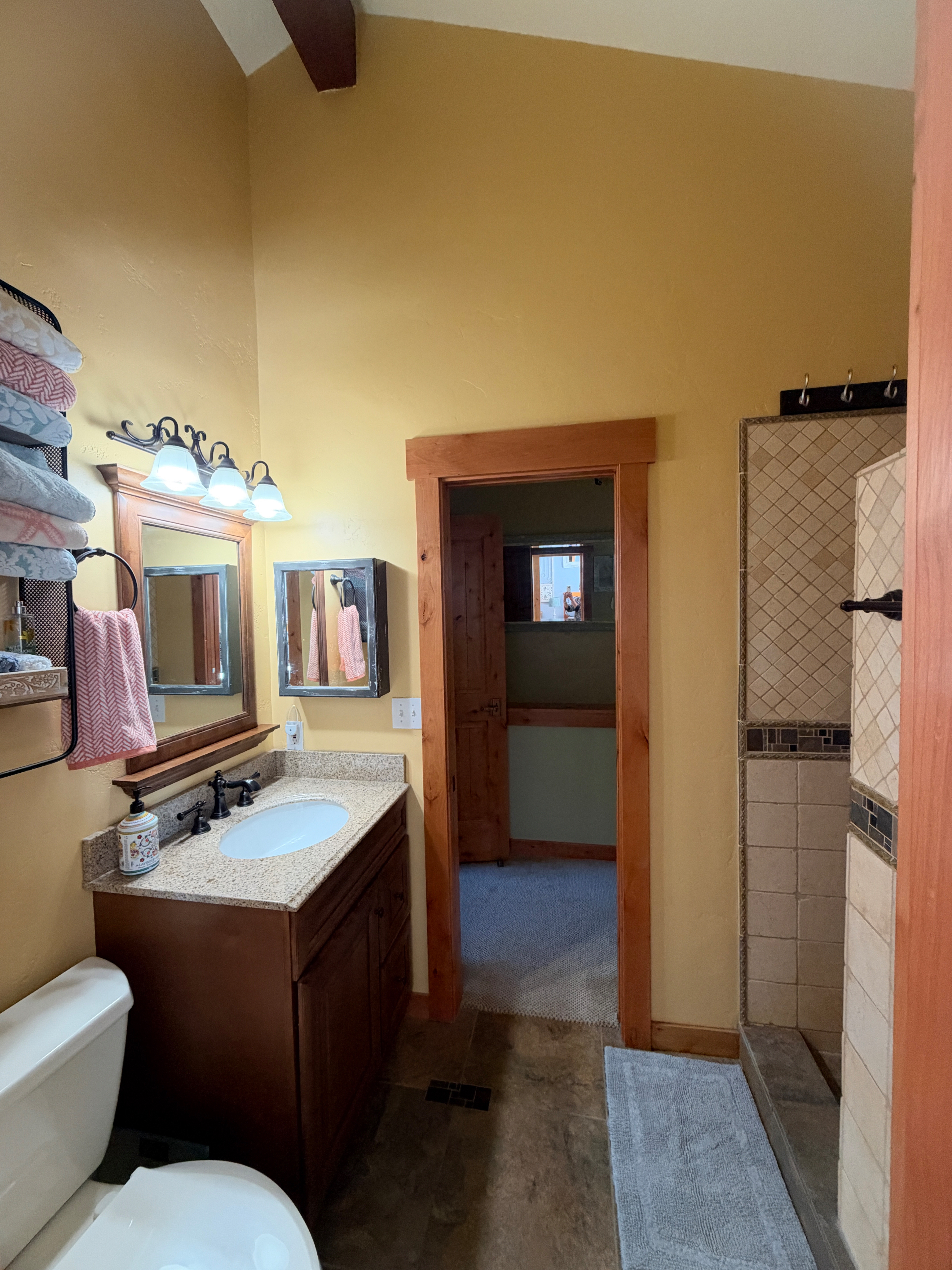 2 BR, 1.5 Bath on Deschutes River in River meadows development - Photo 4