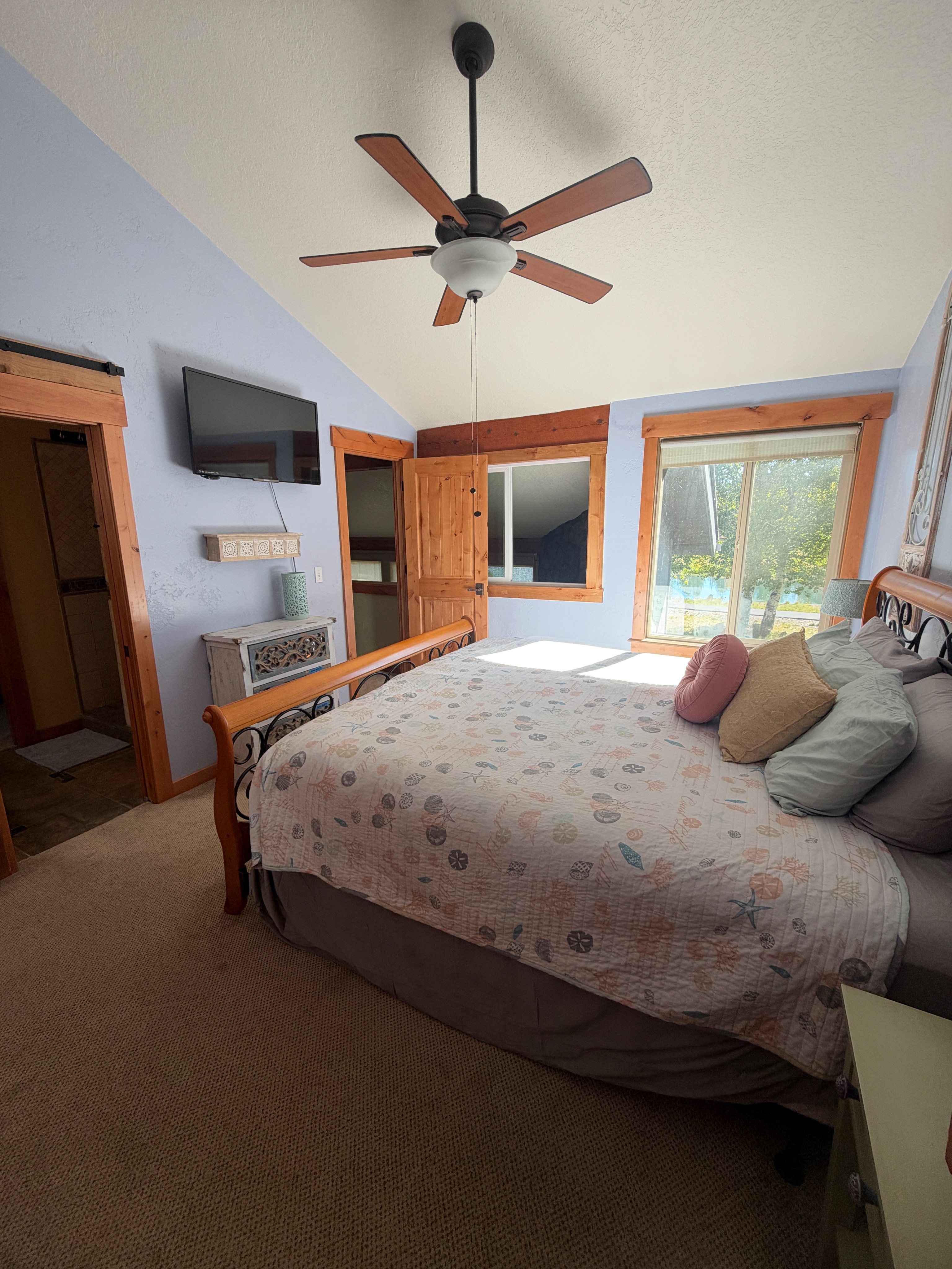 2 BR, 1.5 Bath on Deschutes River in River meadows development - Photo 3