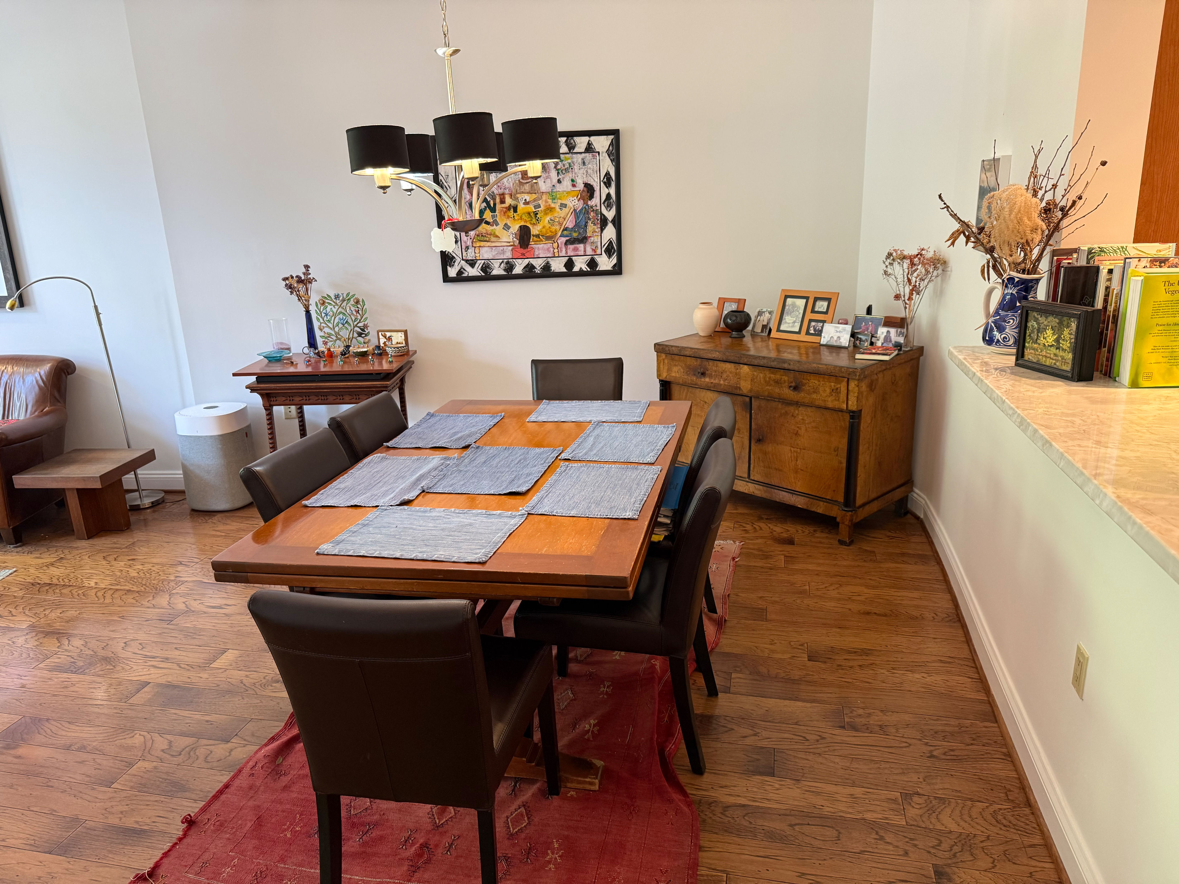 Stunning, Sunlit 2BR Condo w/ Balcony in Adams Morgan - Photo 3