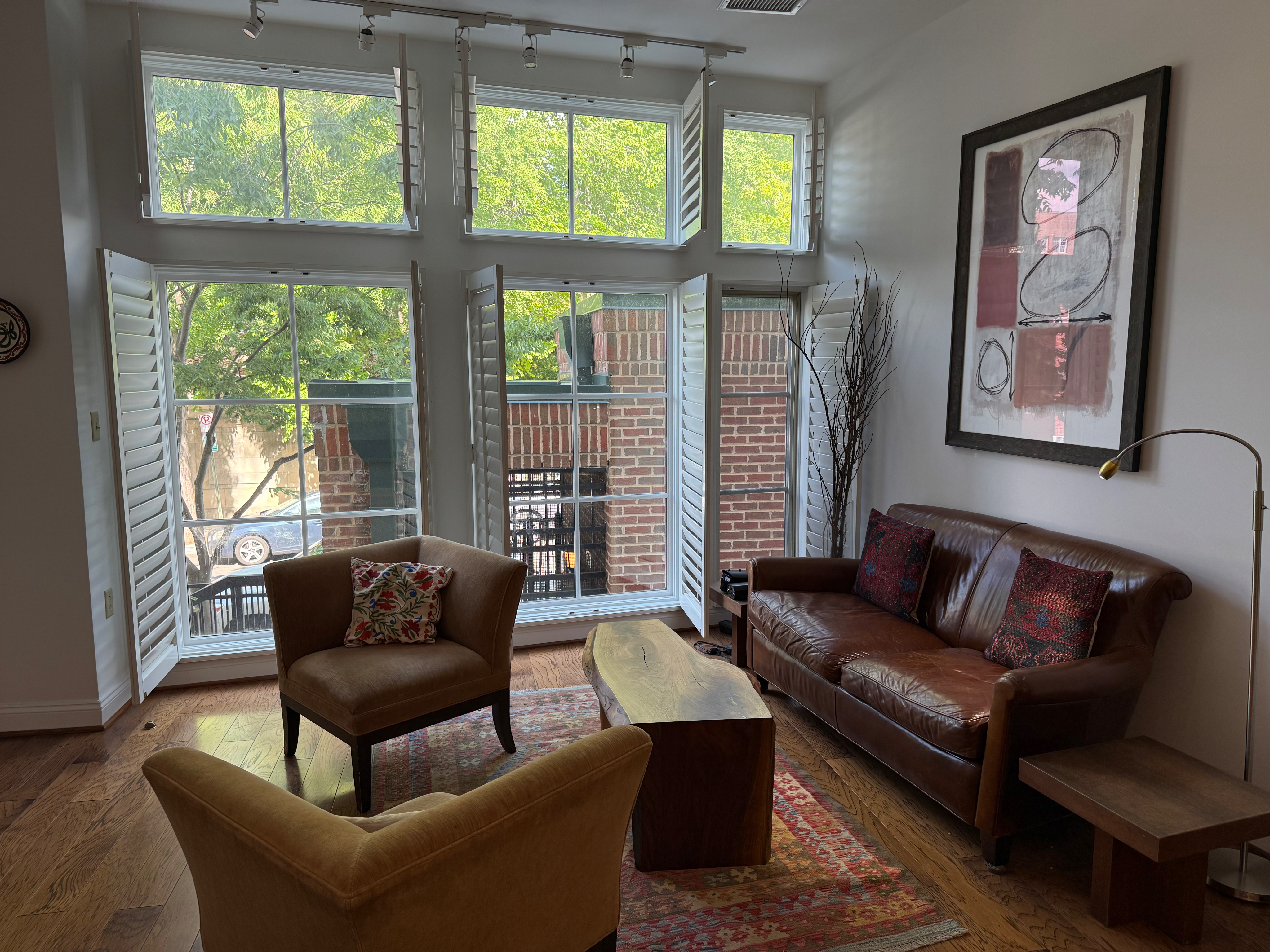 Stunning, Sunlit 2BR Condo w/ Balcony in Adams Morgan - Photo 4