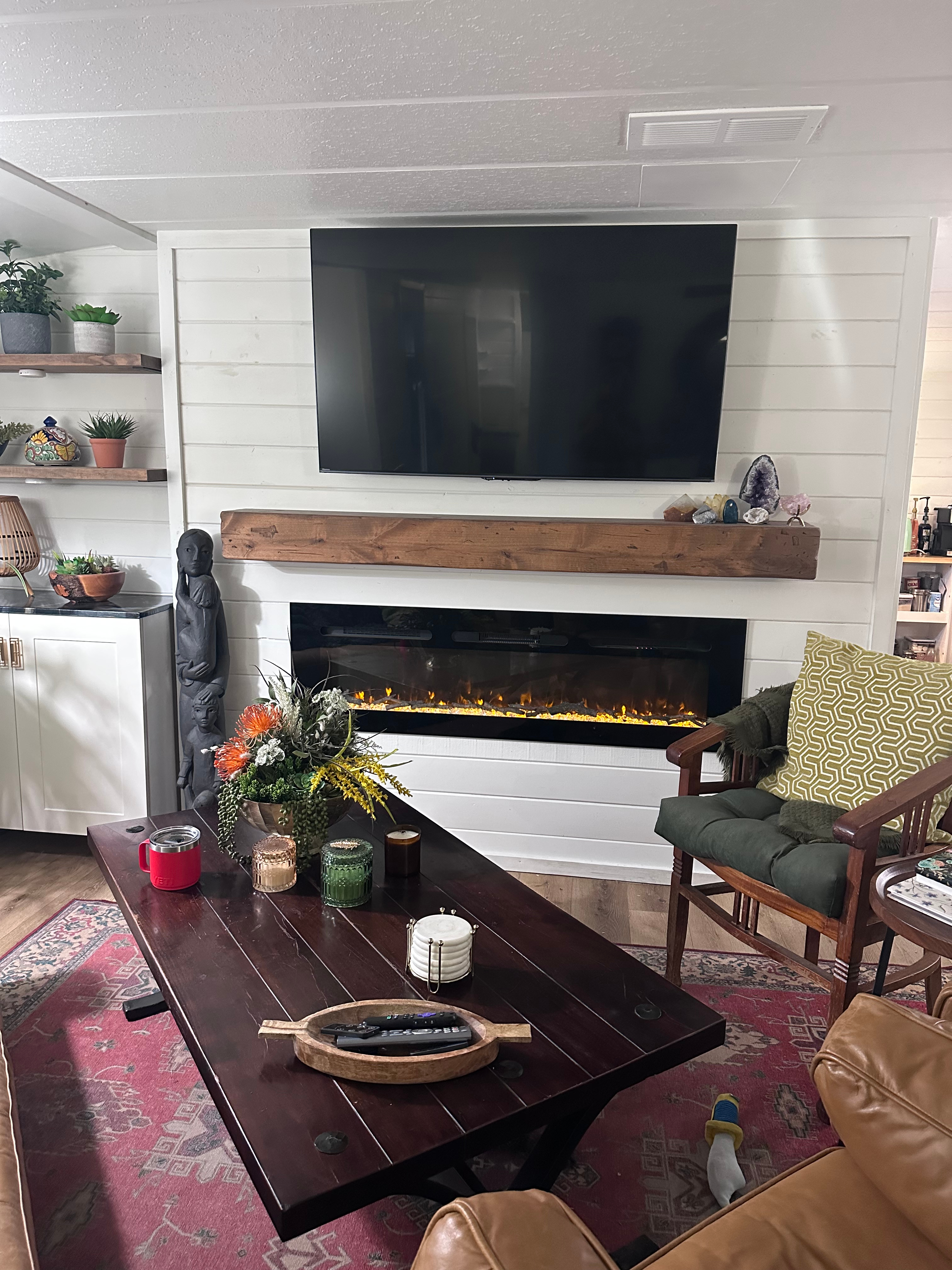 Quiet work retreat surrounded by Ponderosa Pines. Full Kitchen, laundry, hot tub, all amenities. - Photo 6
