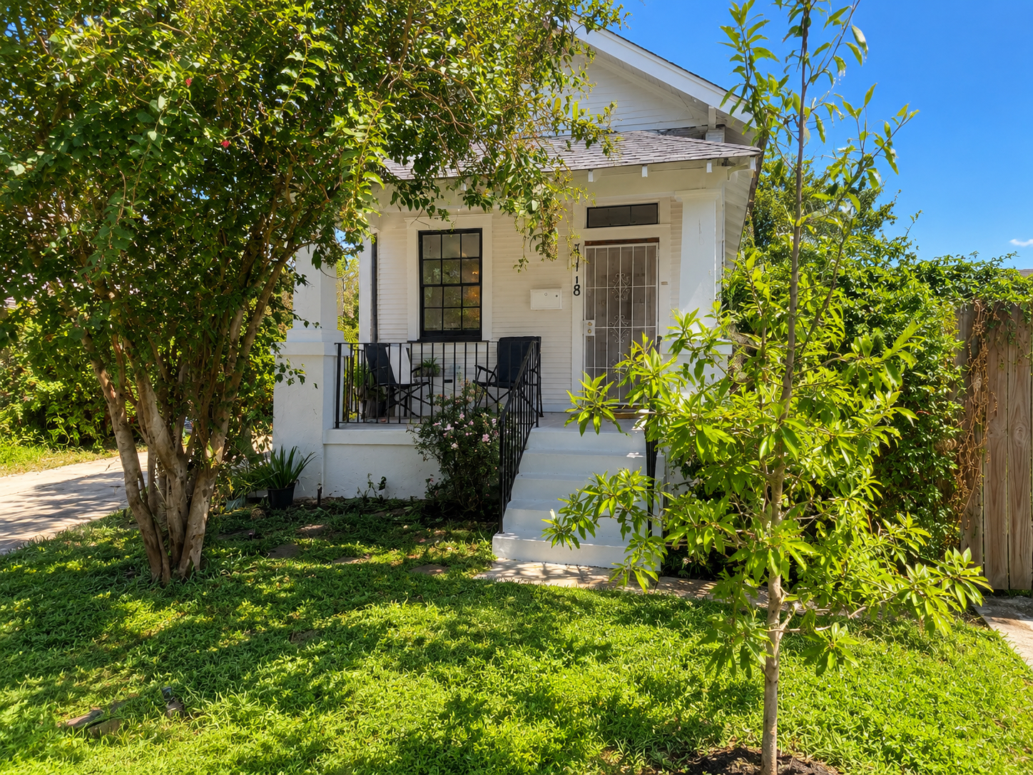 Private Furnished Suite | Separate Entrance & Bath | Westbank Algiers Point Area - Photo 2