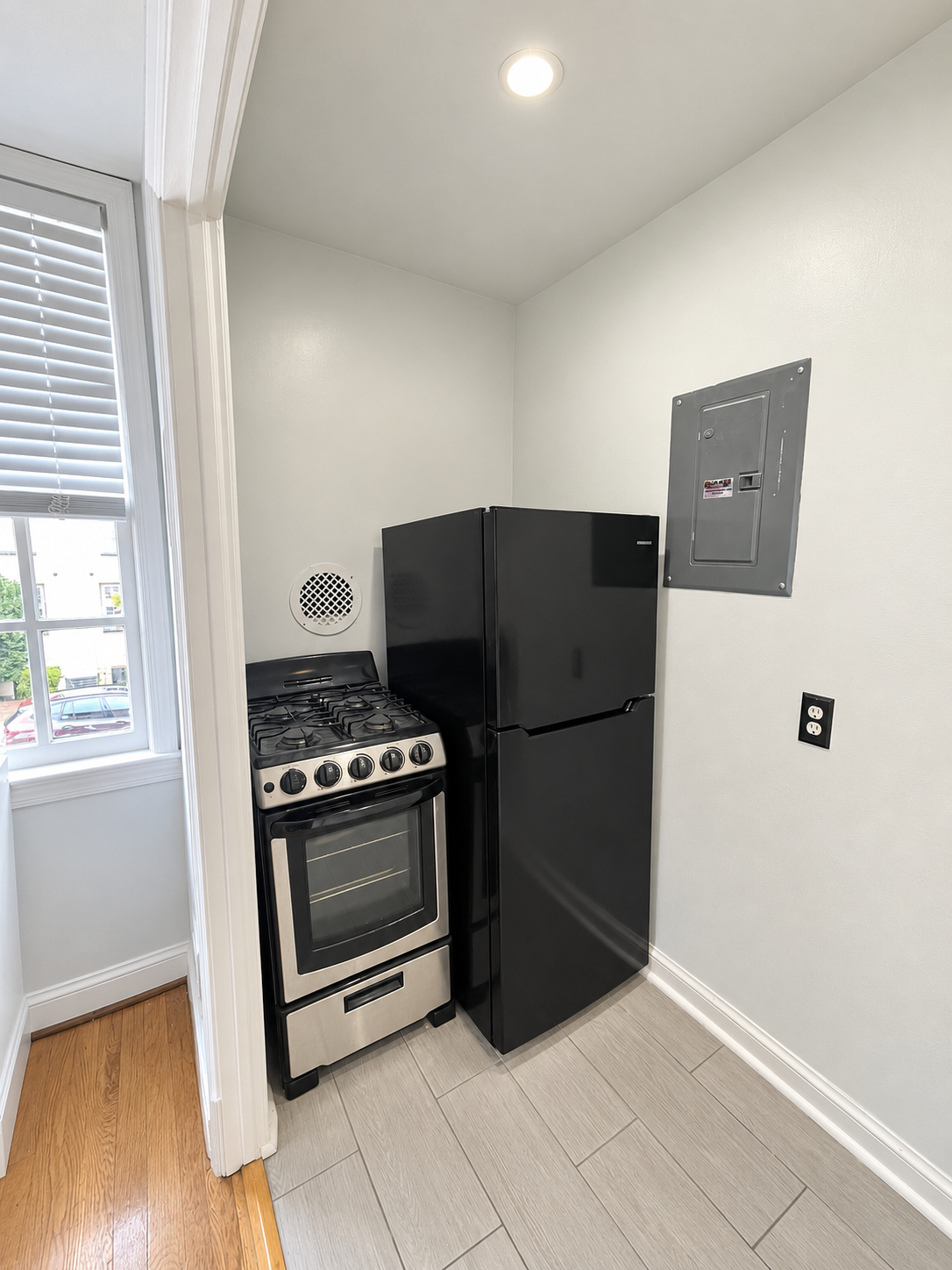 Georgetown 2BR | Walk to University, Restaurants & Shops - Photo 9