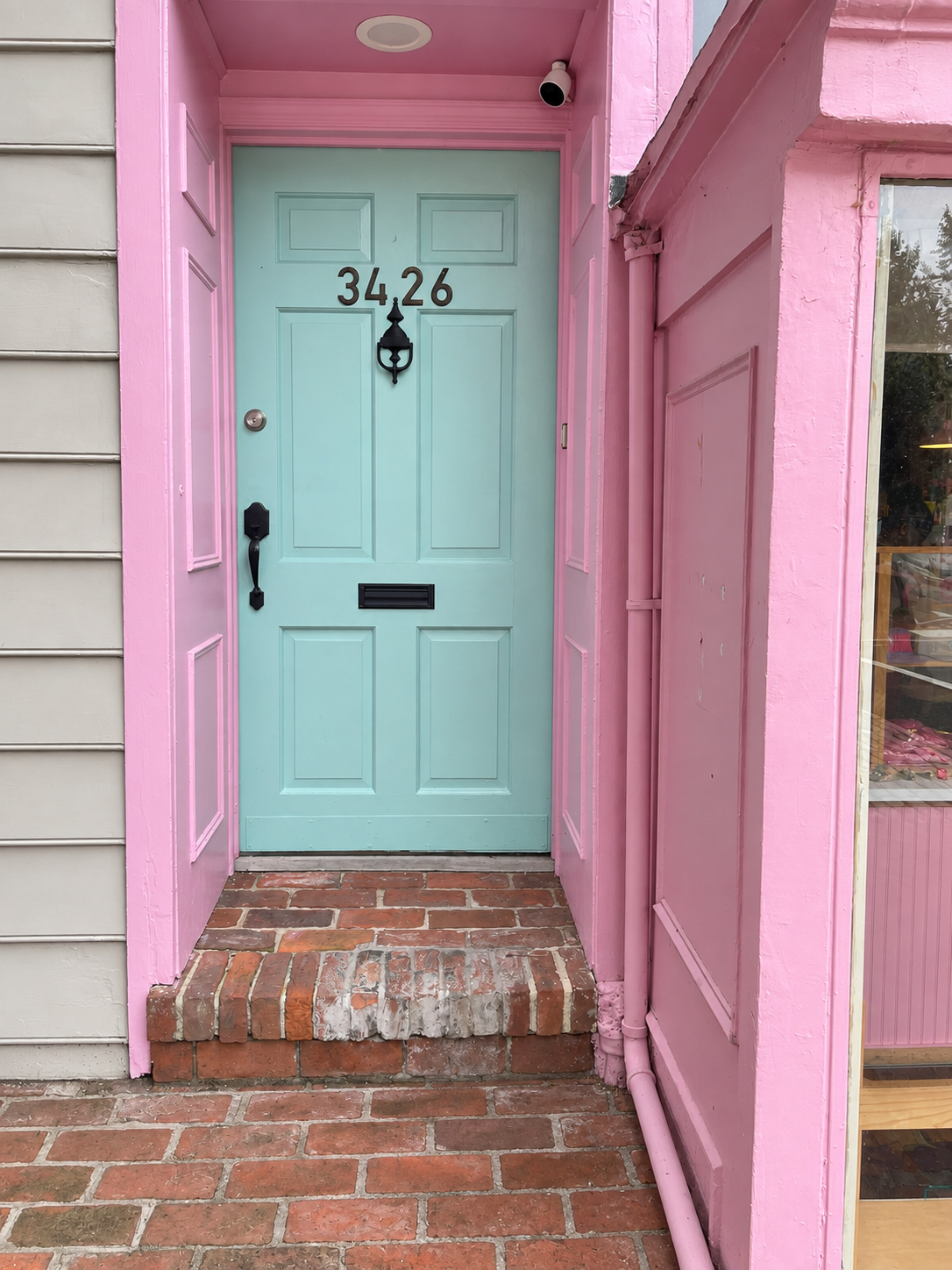 Georgetown 2BR | Walk to University, Restaurants & Shops - Photo 2