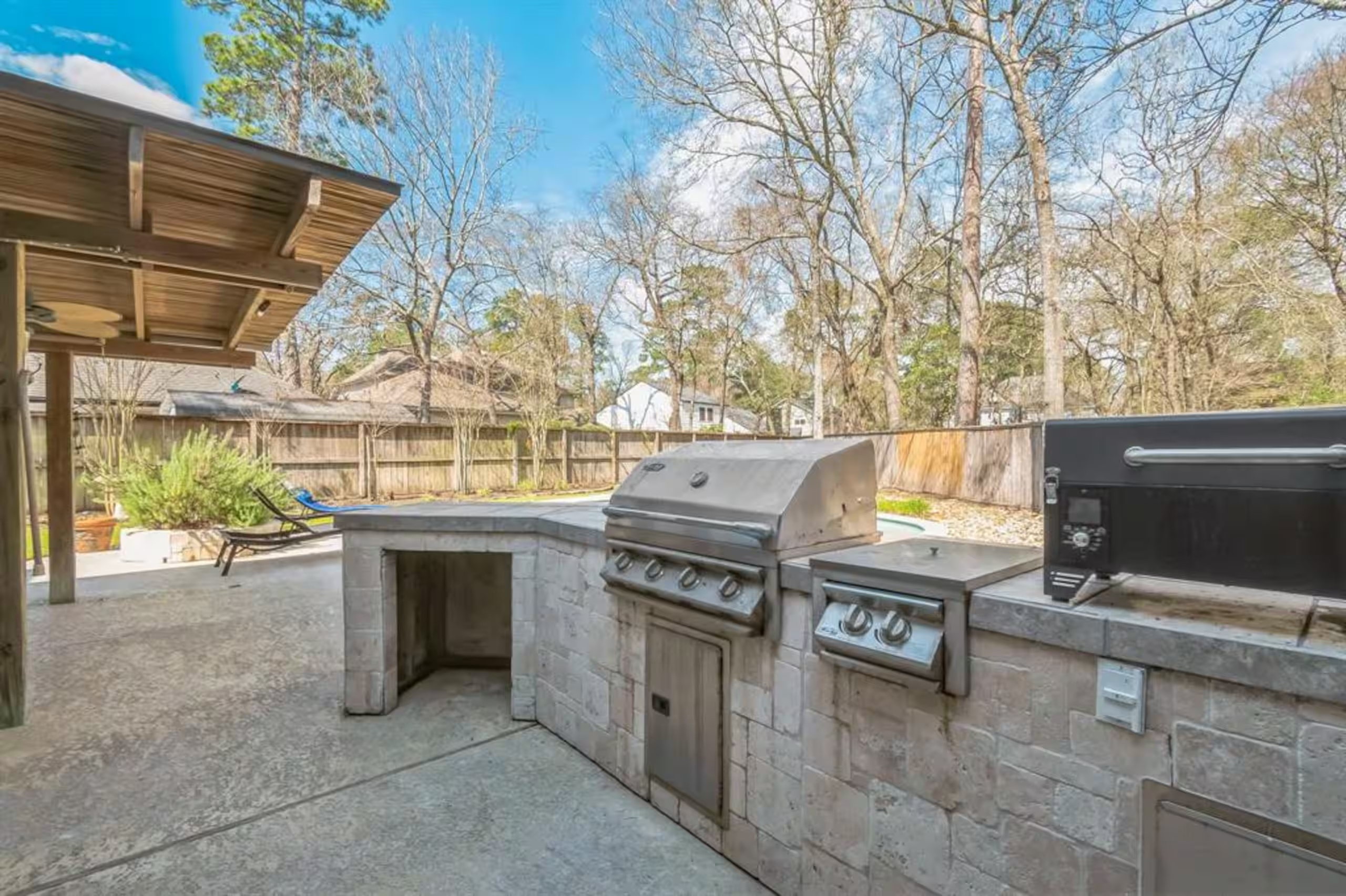 Entire house oasis retreat in The Woodlands - Photo 3