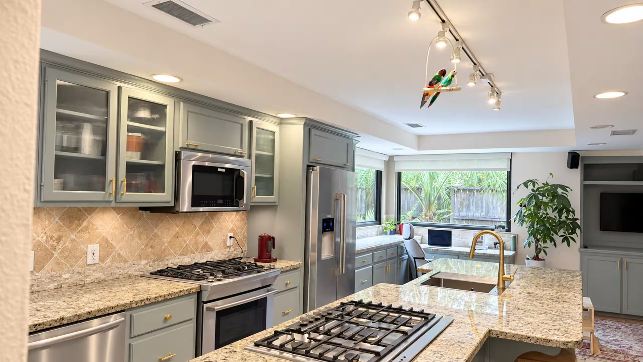 Entire house oasis retreat in The Woodlands - Photo 8