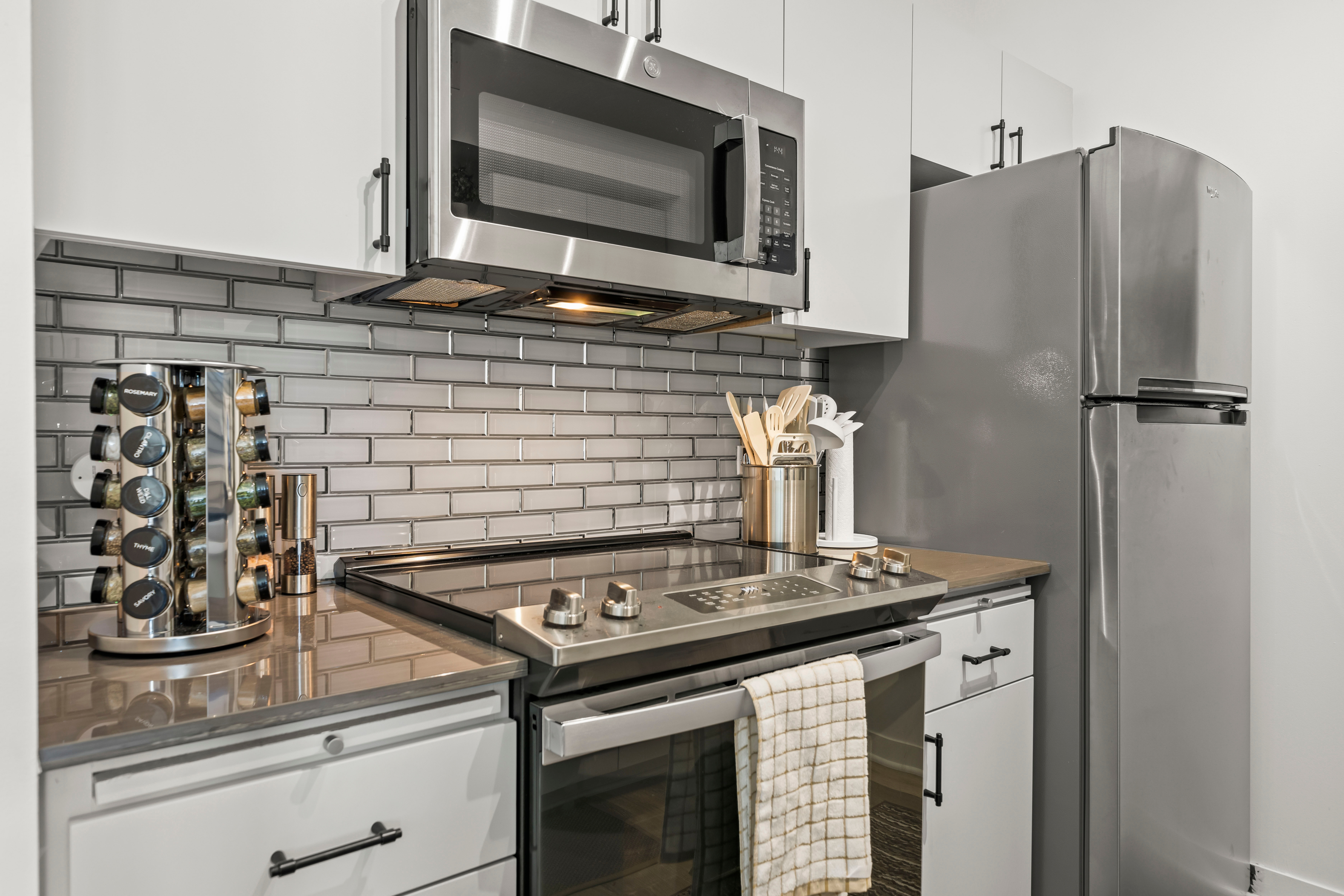 Little Italy Living with Bay Views! - Photo 4