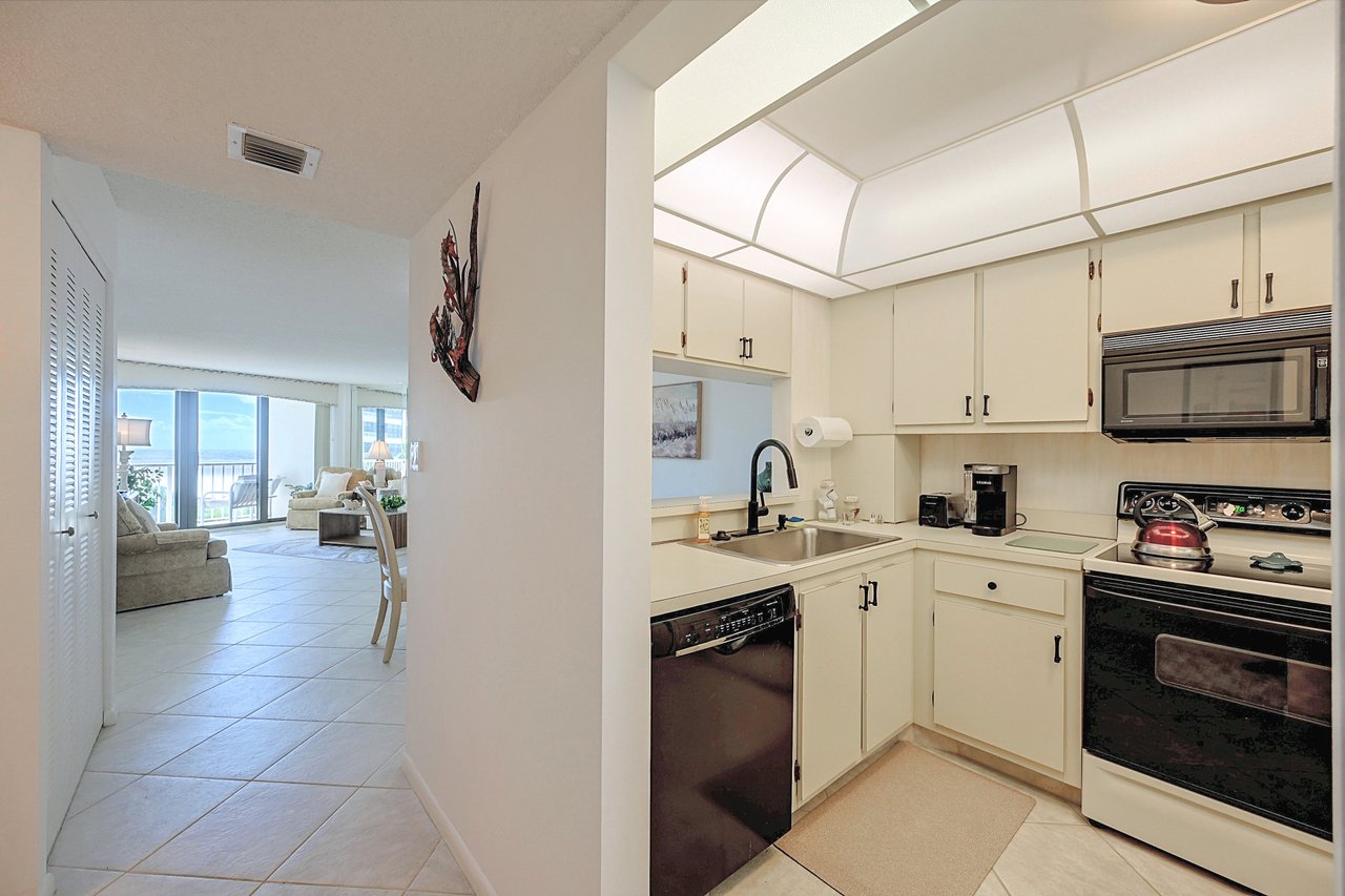 Oceanfront Marco Island Condo w/ Pool & Beach - 600780 - Photo 6