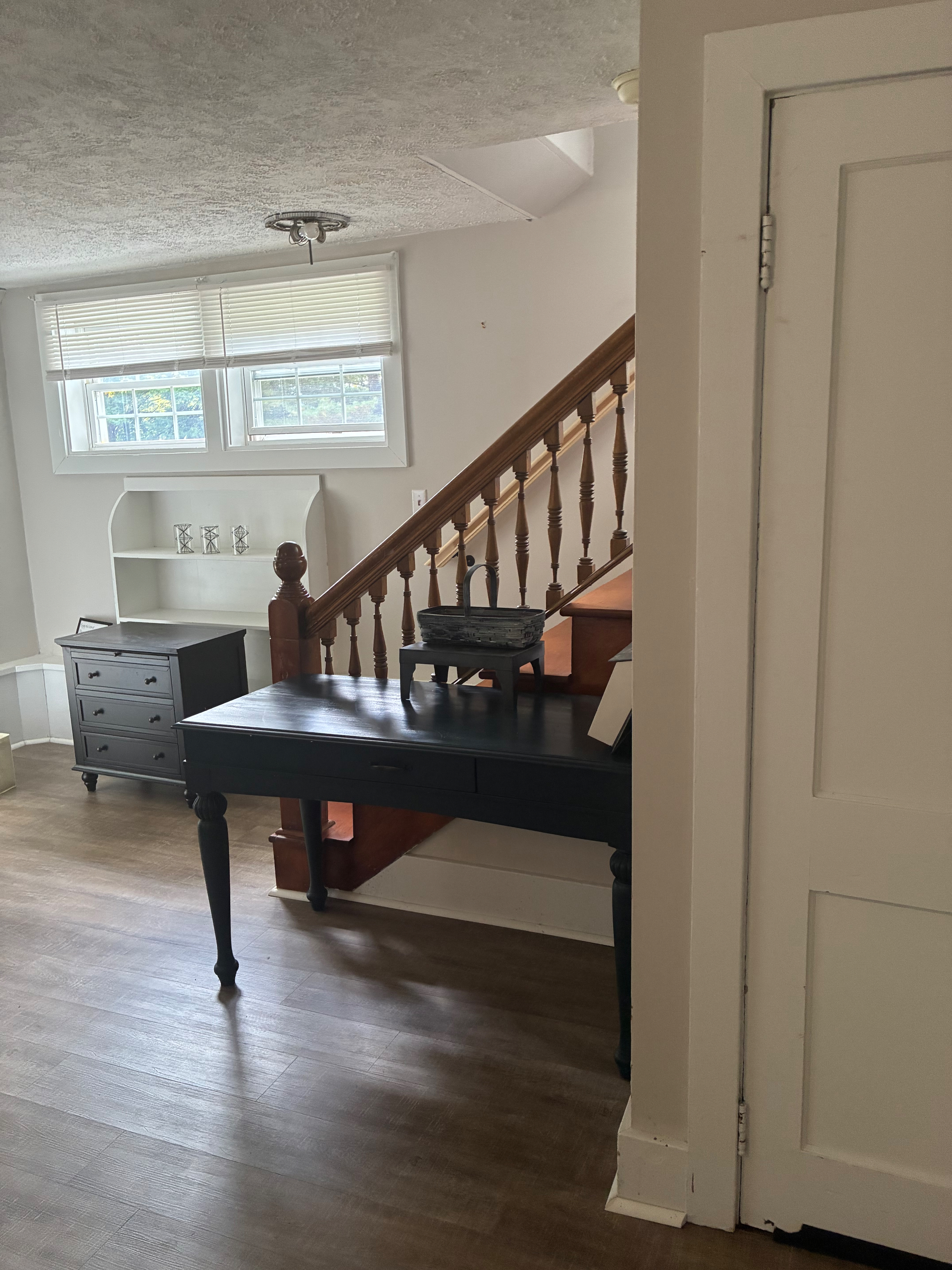 Bright, Cozy 2 BR Home with Attached Garage & Beautiful Yard - Photo 4