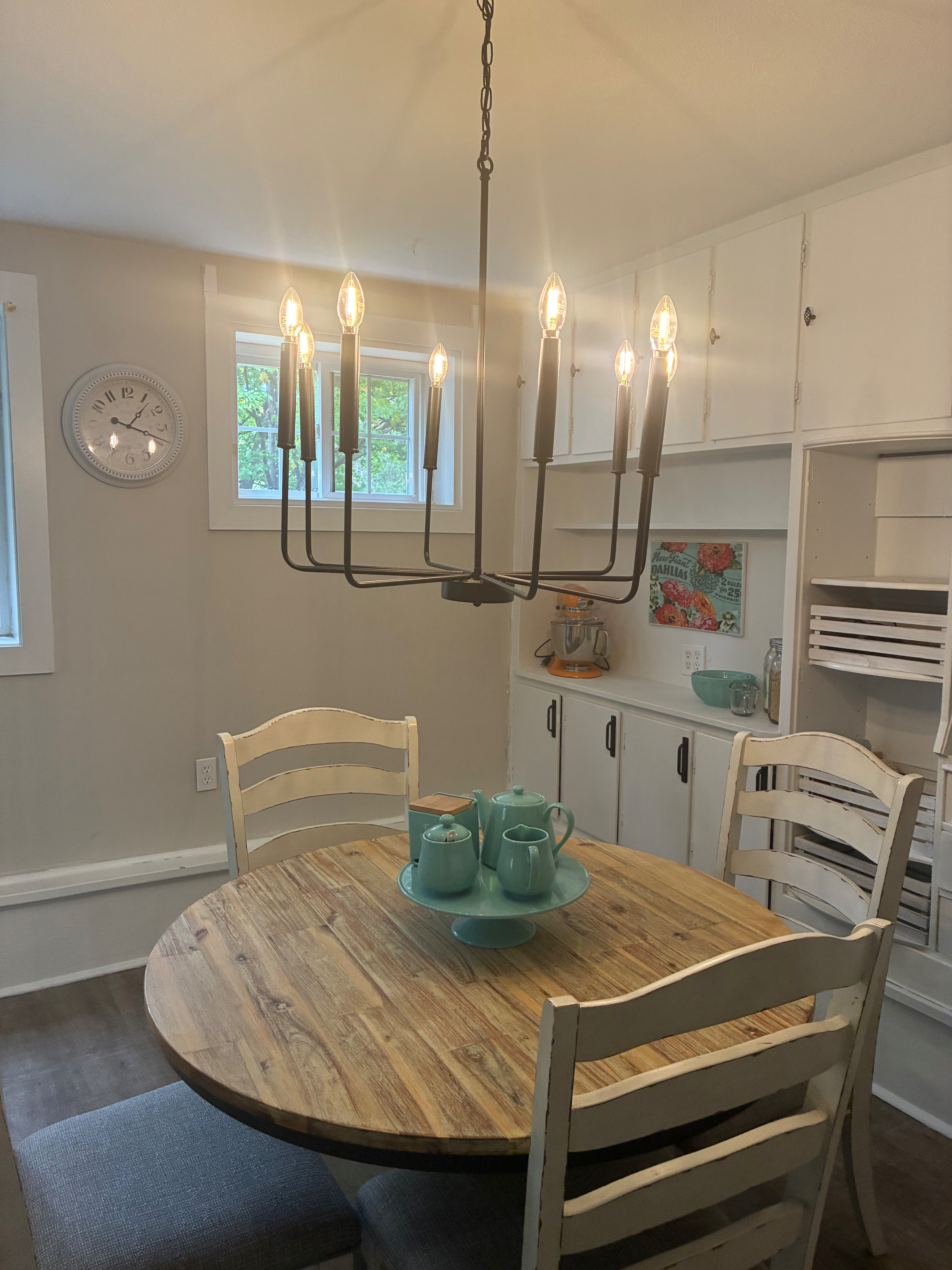 Bright, Cozy 2 BR Home with Attached Garage & Beautiful Yard - Photo 7