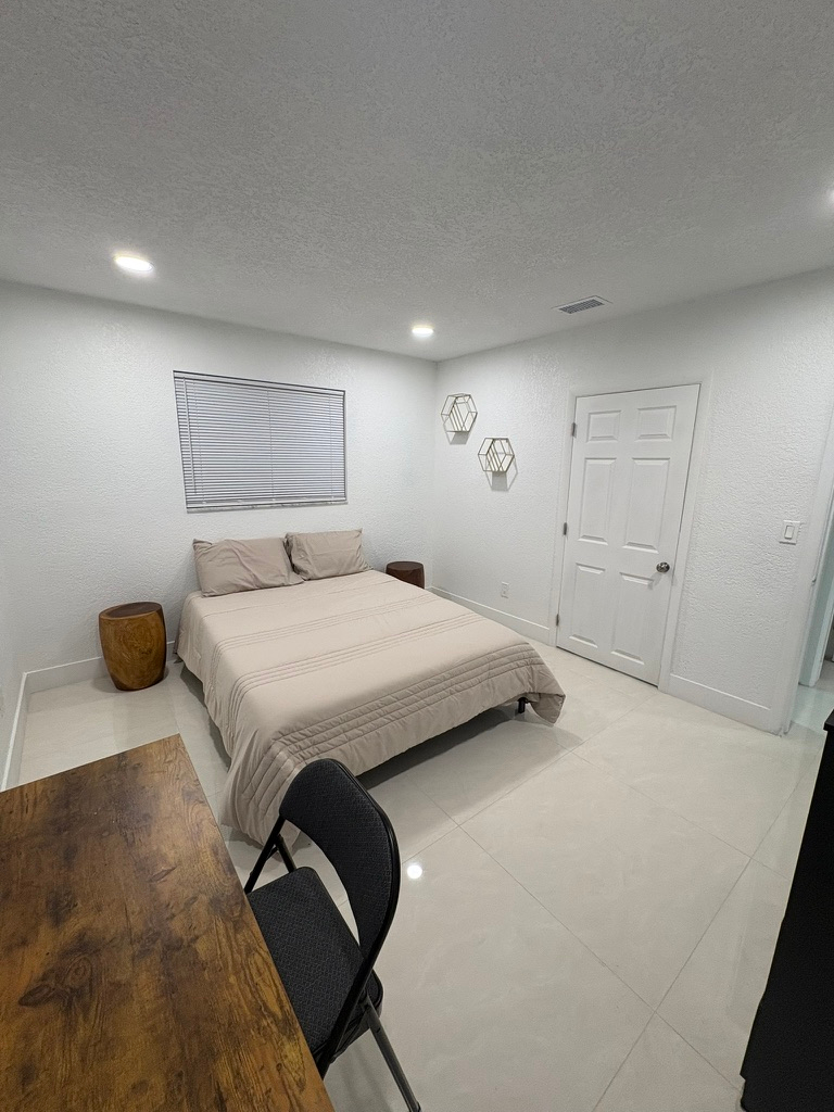 Private Room in Remodeled Coliving Home - Delray Beach, FL - Photo 10