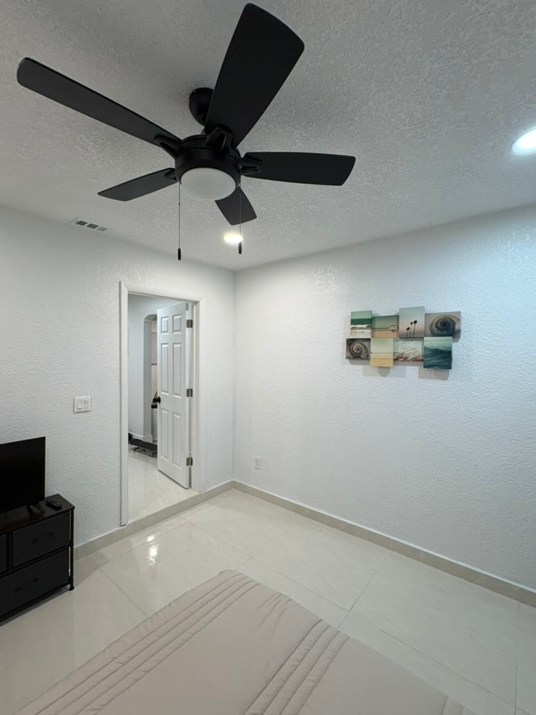 Private Room in Remodeled Coliving Home - Delray Beach, FL - Photo 9