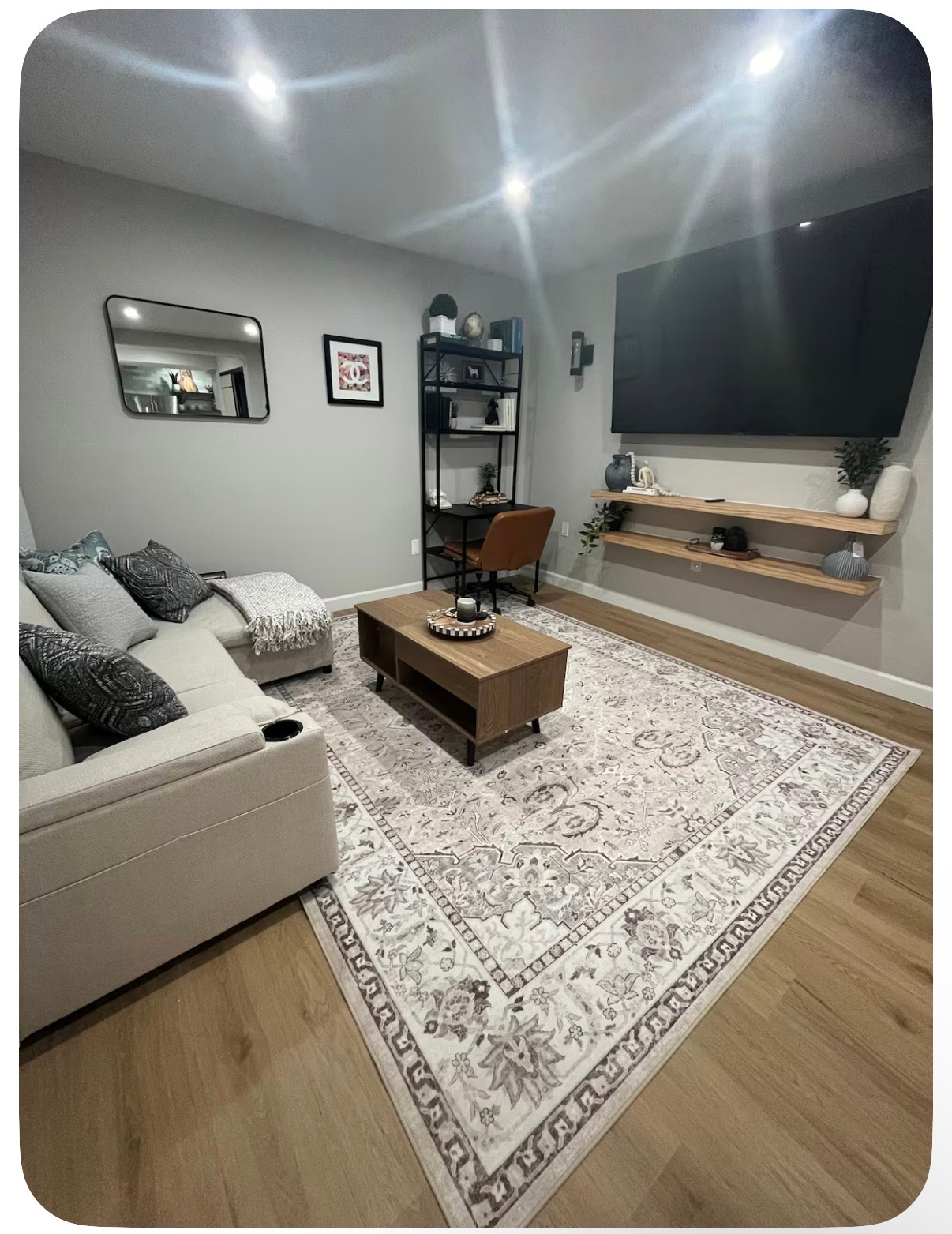 Beautifully Renovated, Fully Furnished Apartment in a Prime Location! - Photo 2