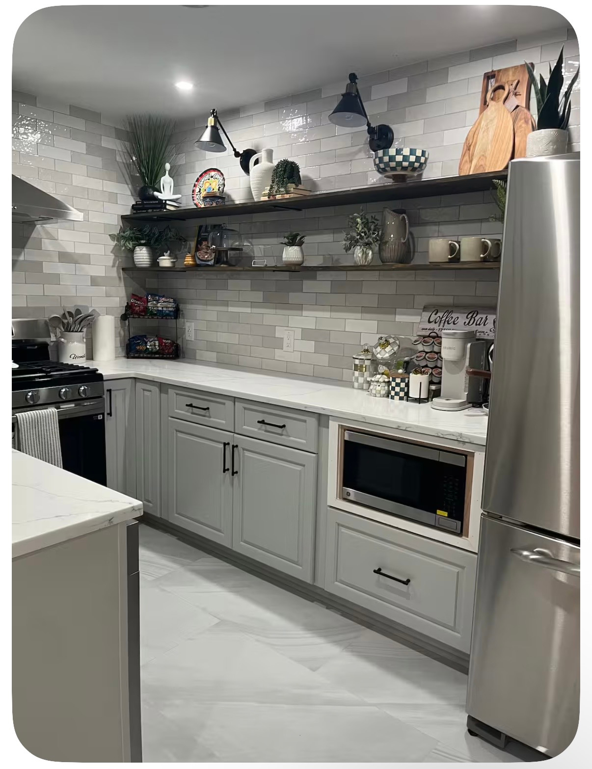 Beautifully Renovated, Fully Furnished Apartment in a Prime Location! - Photo 4