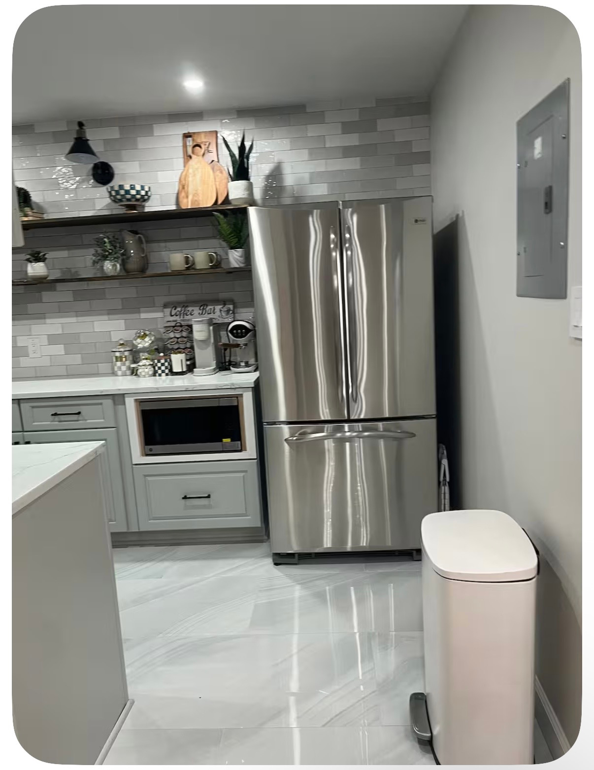 Beautifully Renovated, Fully Furnished Apartment in a Prime Location! - Photo 5