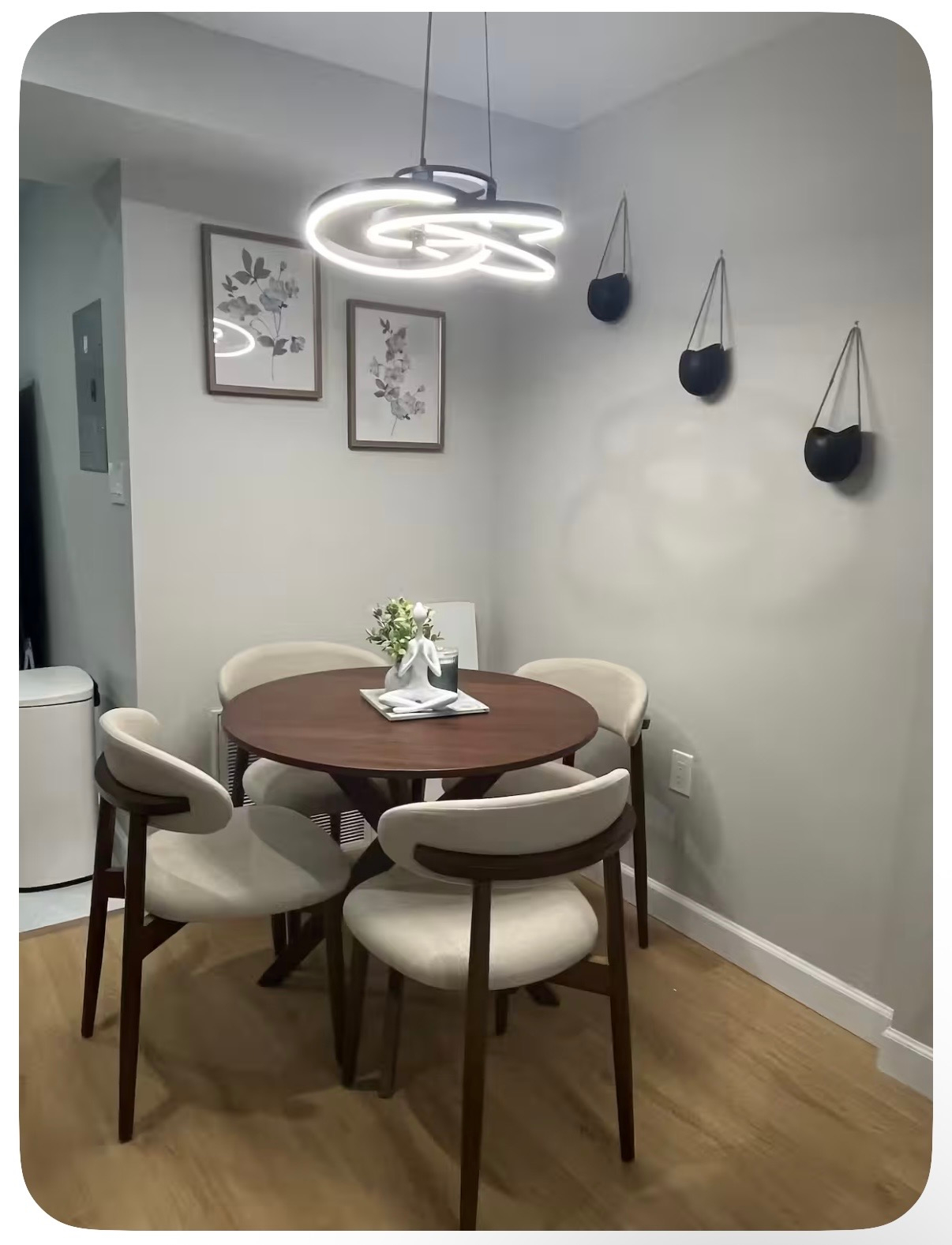 Beautifully Renovated, Fully Furnished Apartment in a Prime Location! - Photo 9