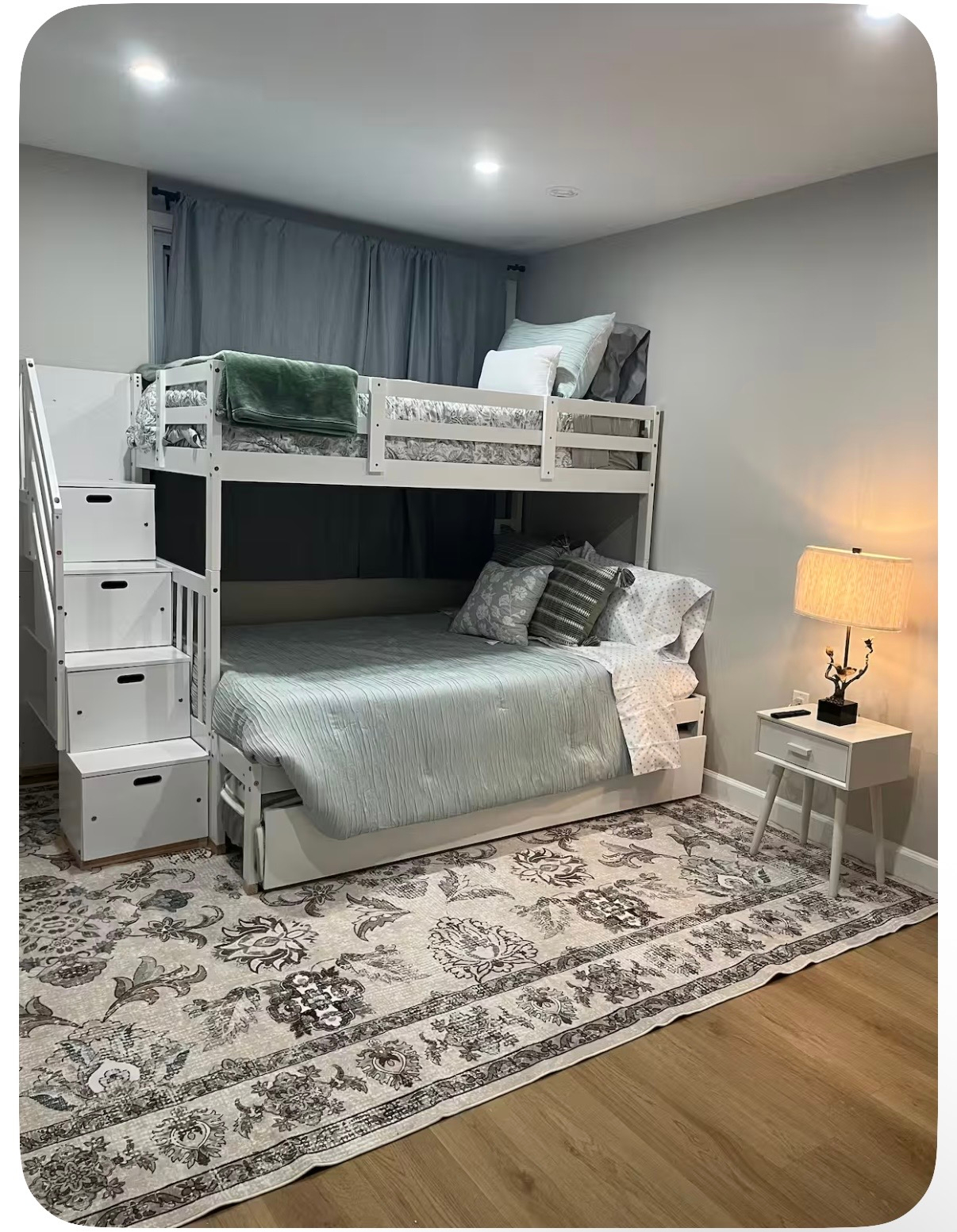 Beautifully Renovated, Fully Furnished Apartment in a Prime Location! - Photo 11