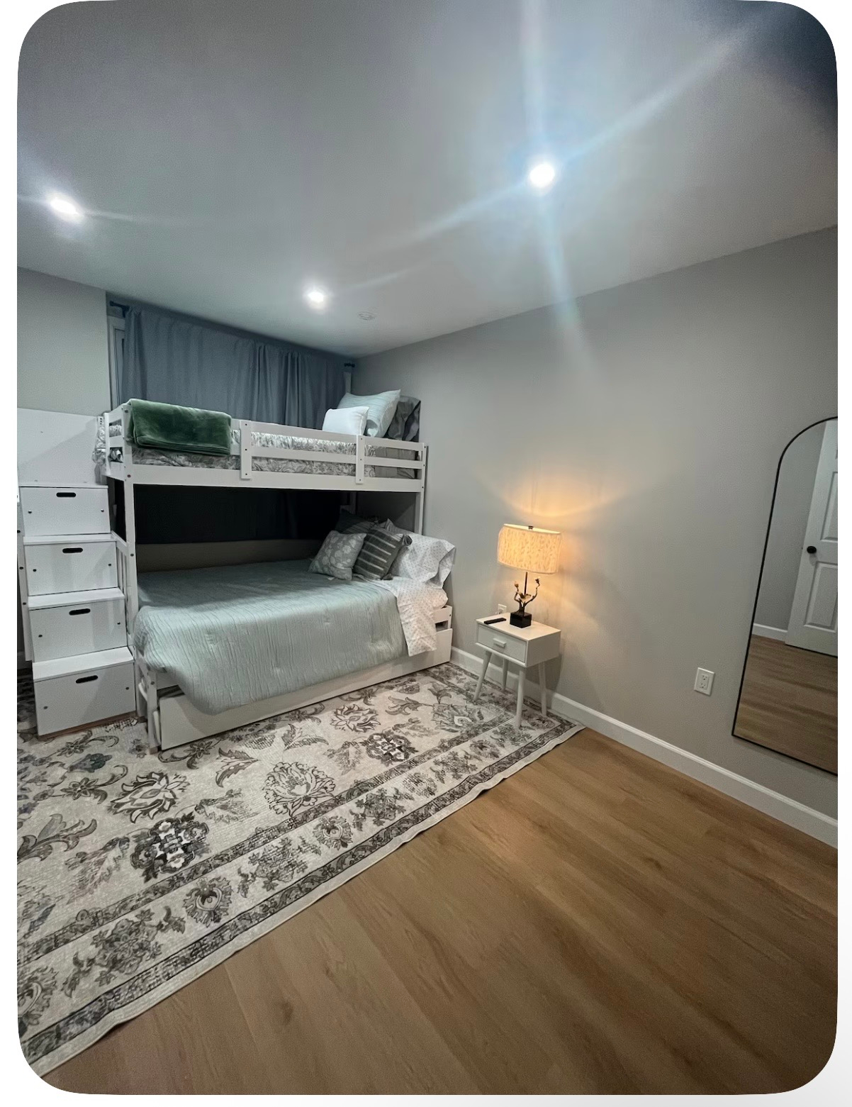 Beautifully Renovated, Fully Furnished Apartment in a Prime Location! - Photo 12