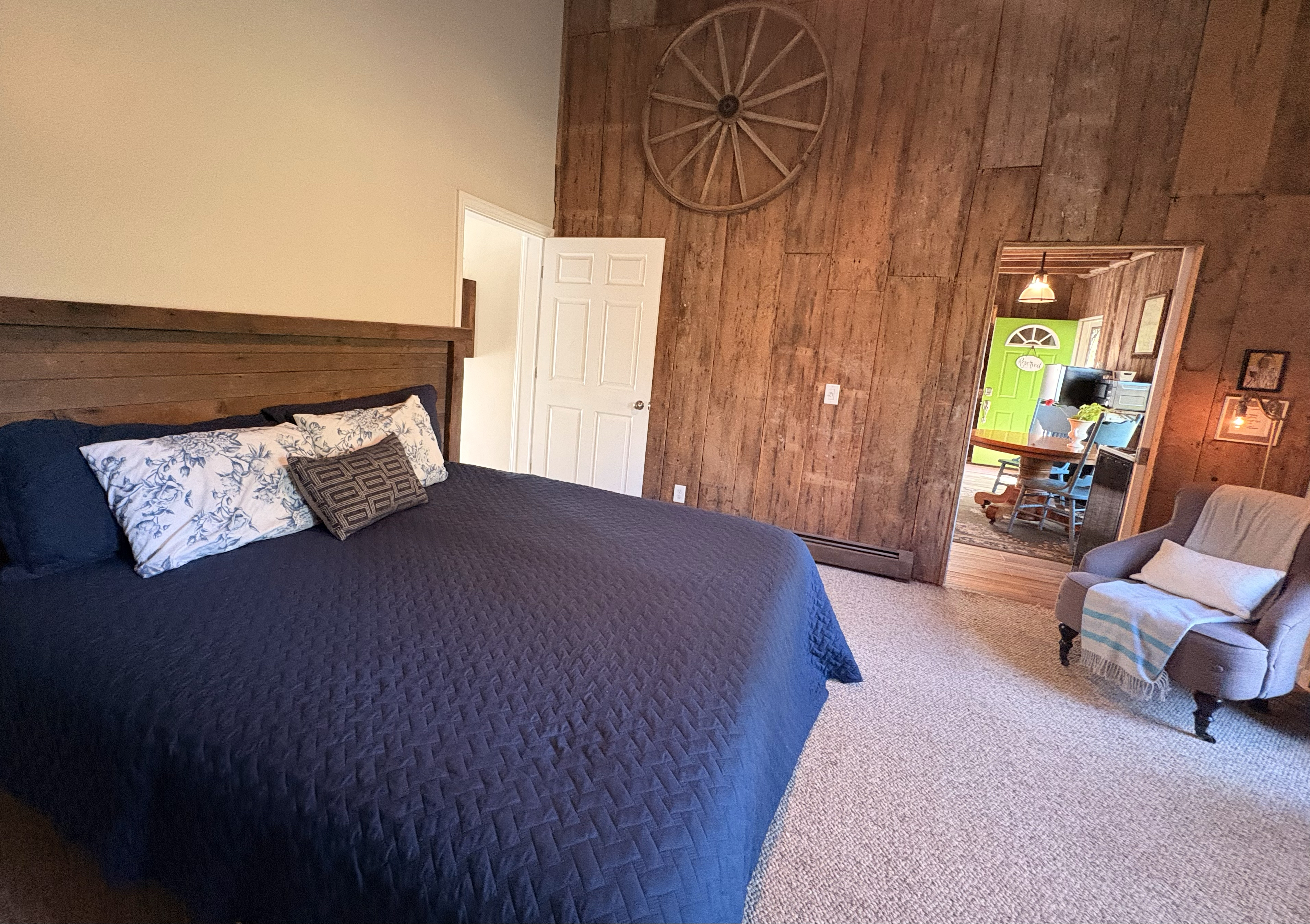 Historic Carriage House with modern amenities - Photo 5