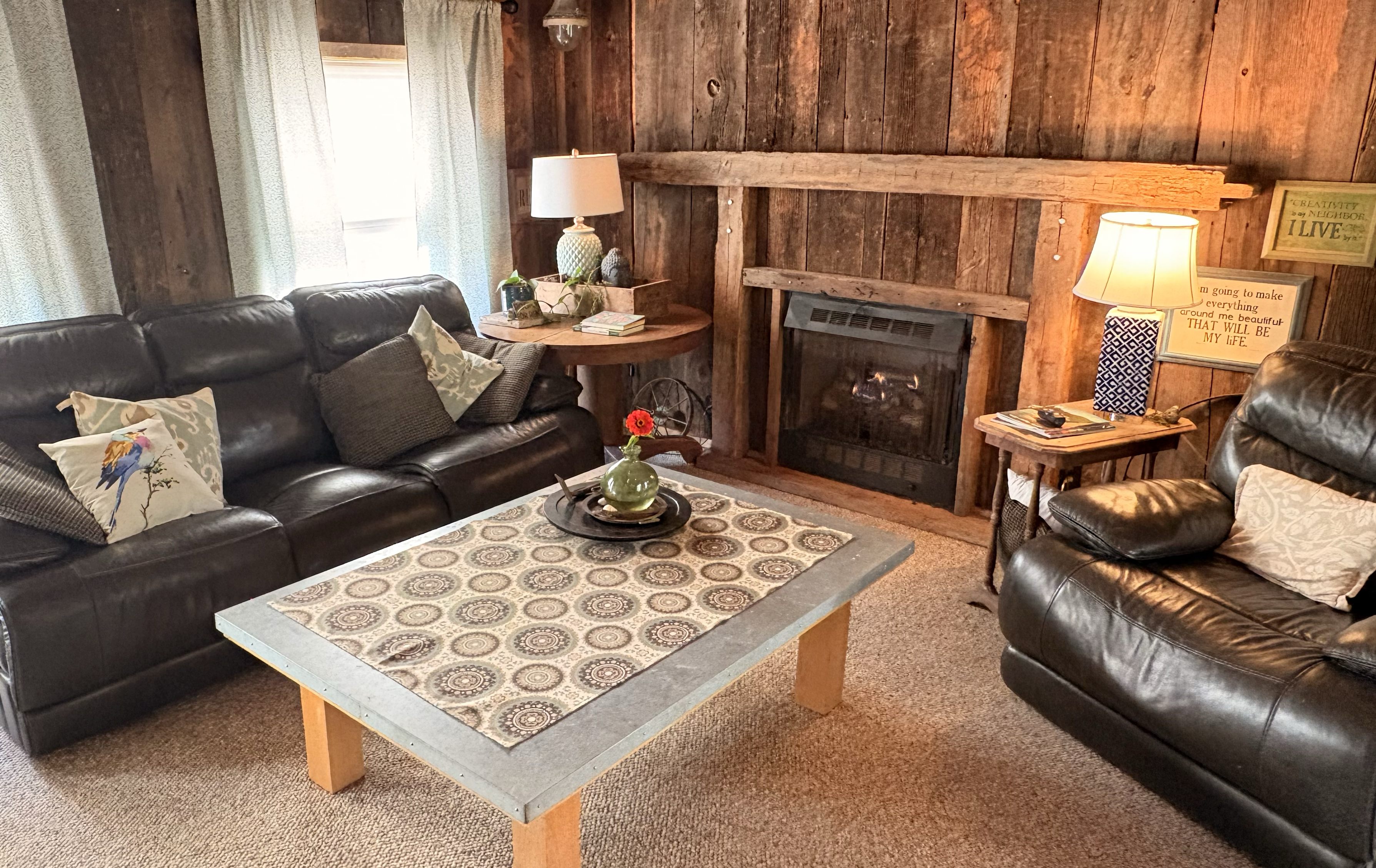 Historic Carriage House with modern amenities - Photo 3