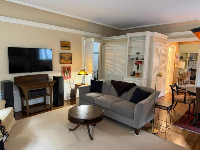 Spacious one bedroom first floor furnished unit off Park Avenue. - Photo 12