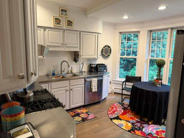 Spacious one bedroom first floor furnished unit off Park Avenue. - Photo 2