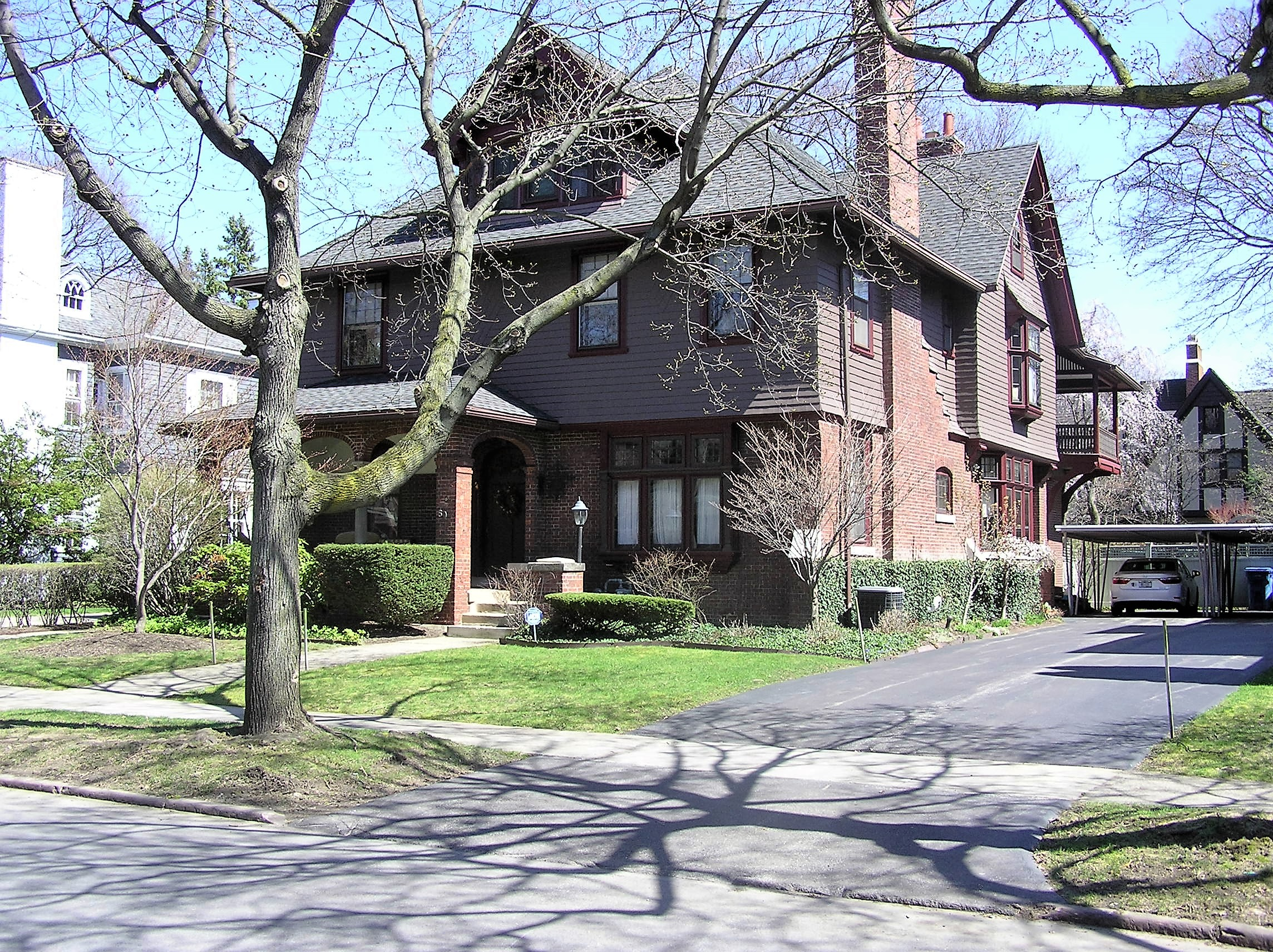 Spacious one bedroom first floor furnished unit off Park Avenue. - Photo 1
